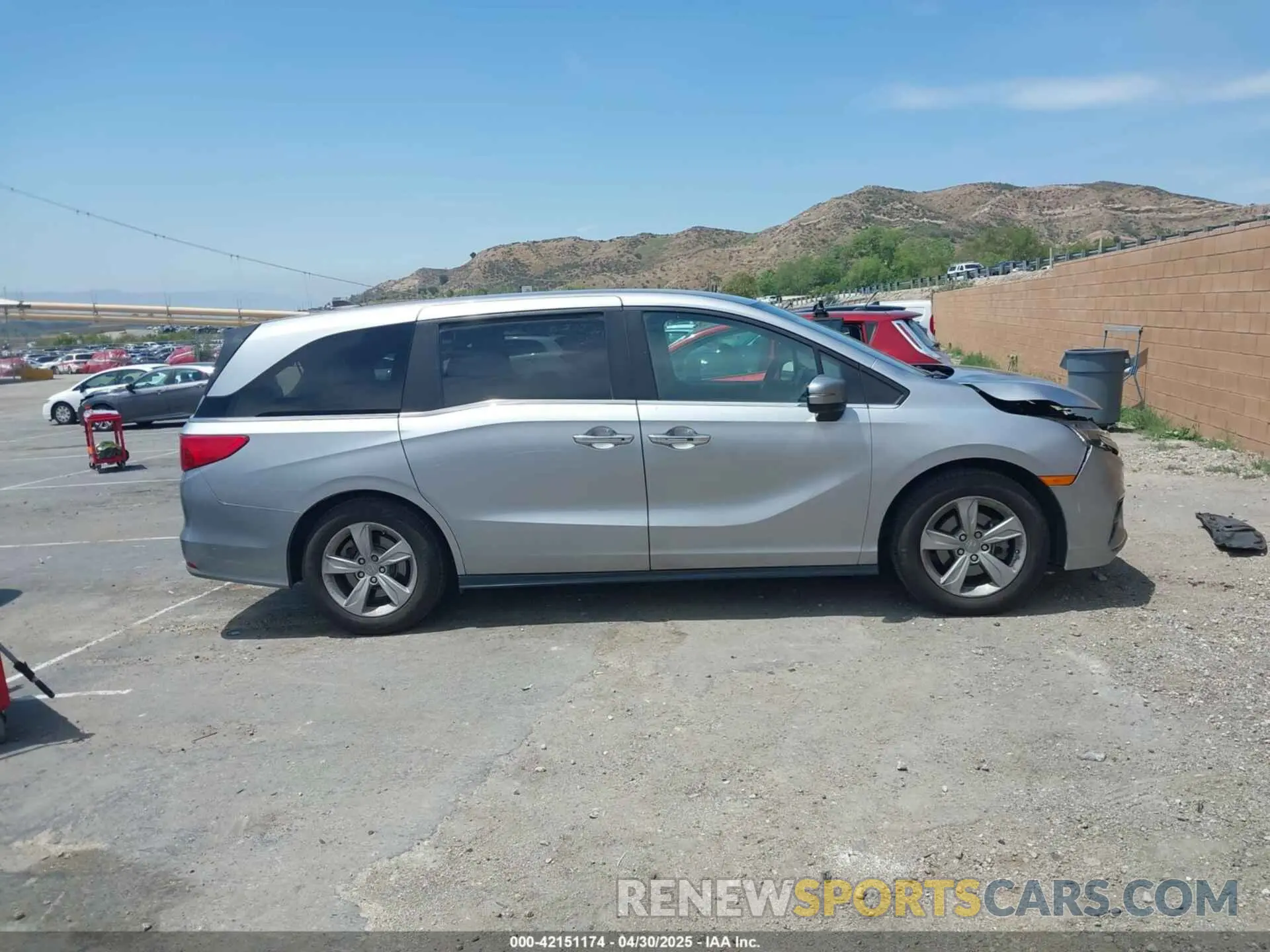 13 Photograph of a damaged car 5FNRL6H51KB138393 HONDA ODYSSEY 2019