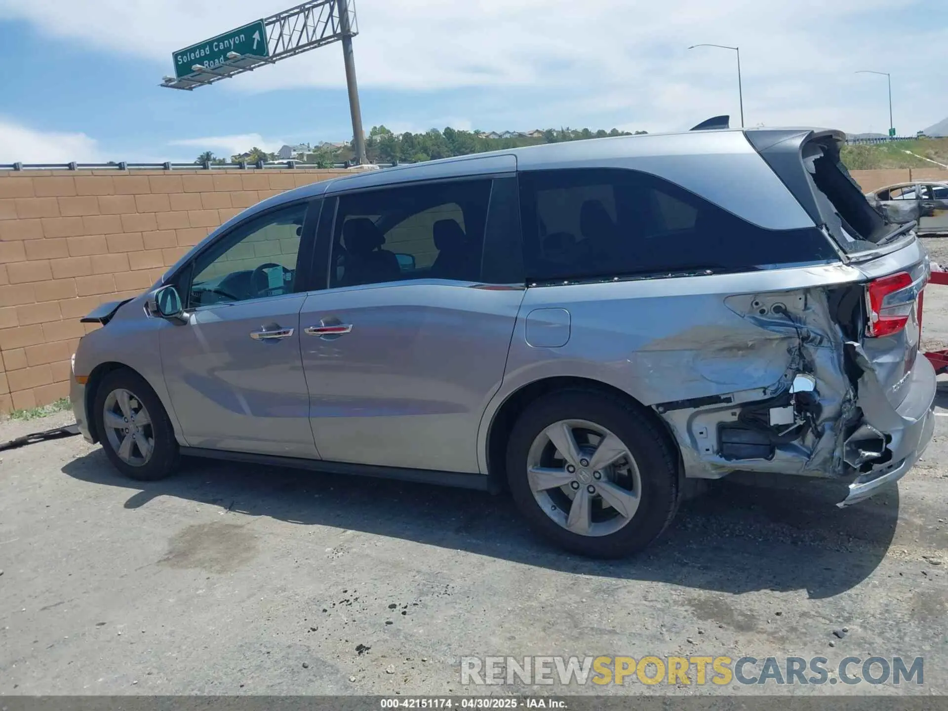 14 Photograph of a damaged car 5FNRL6H51KB138393 HONDA ODYSSEY 2019