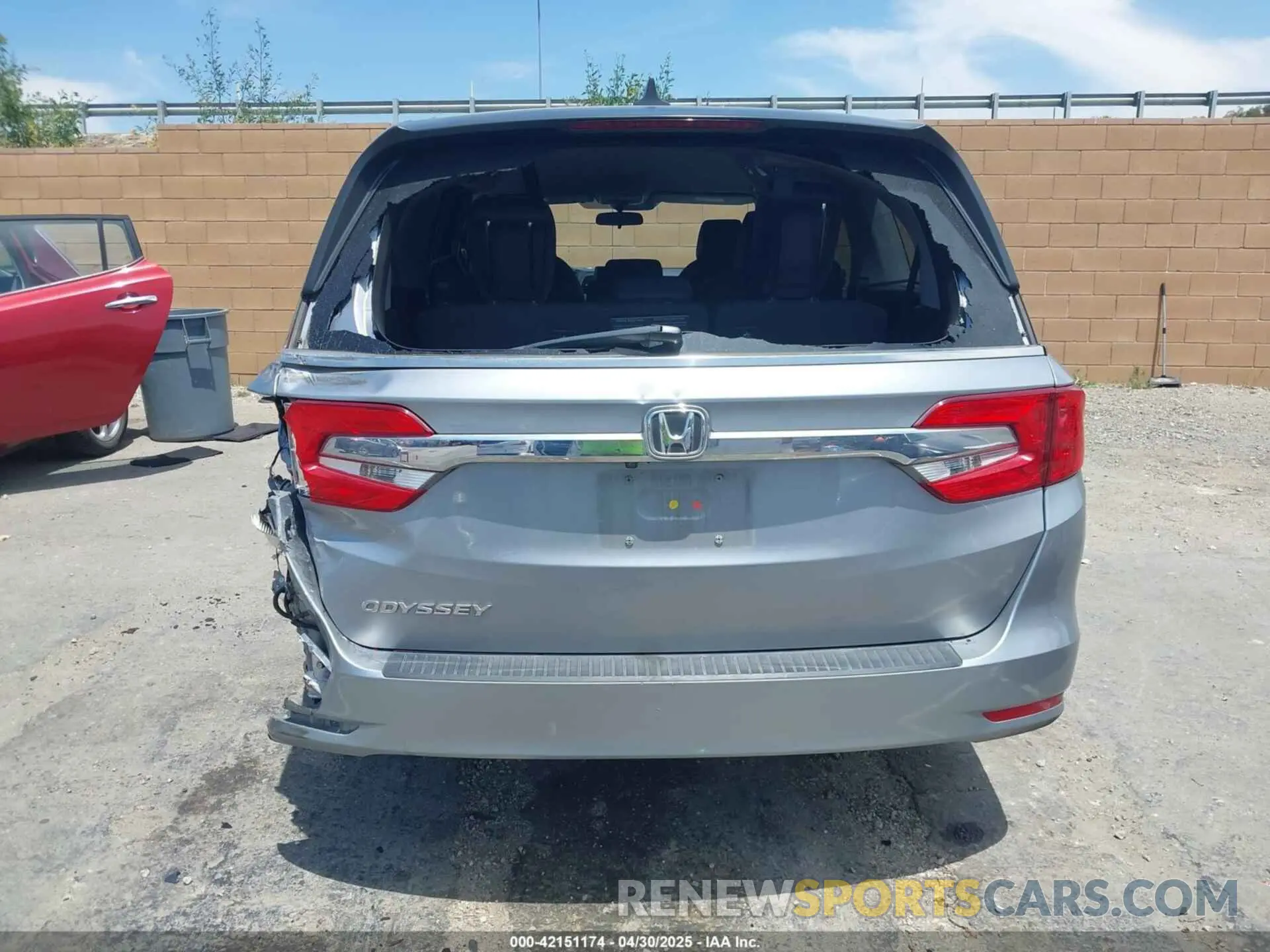 16 Photograph of a damaged car 5FNRL6H51KB138393 HONDA ODYSSEY 2019