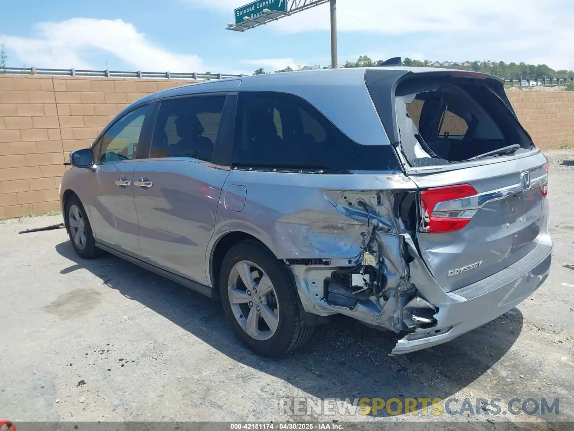 3 Photograph of a damaged car 5FNRL6H51KB138393 HONDA ODYSSEY 2019