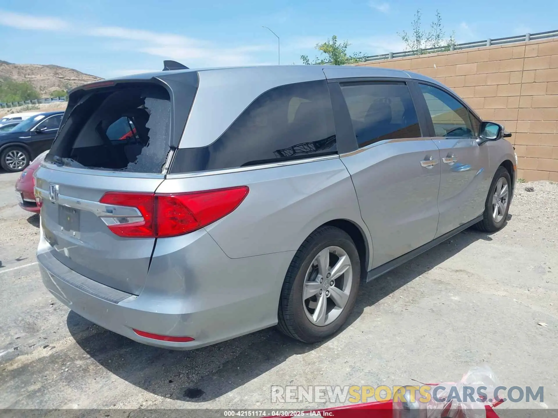 4 Photograph of a damaged car 5FNRL6H51KB138393 HONDA ODYSSEY 2019