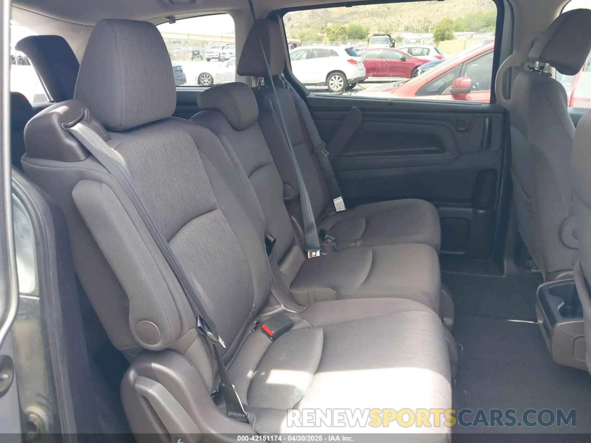 8 Photograph of a damaged car 5FNRL6H51KB138393 HONDA ODYSSEY 2019