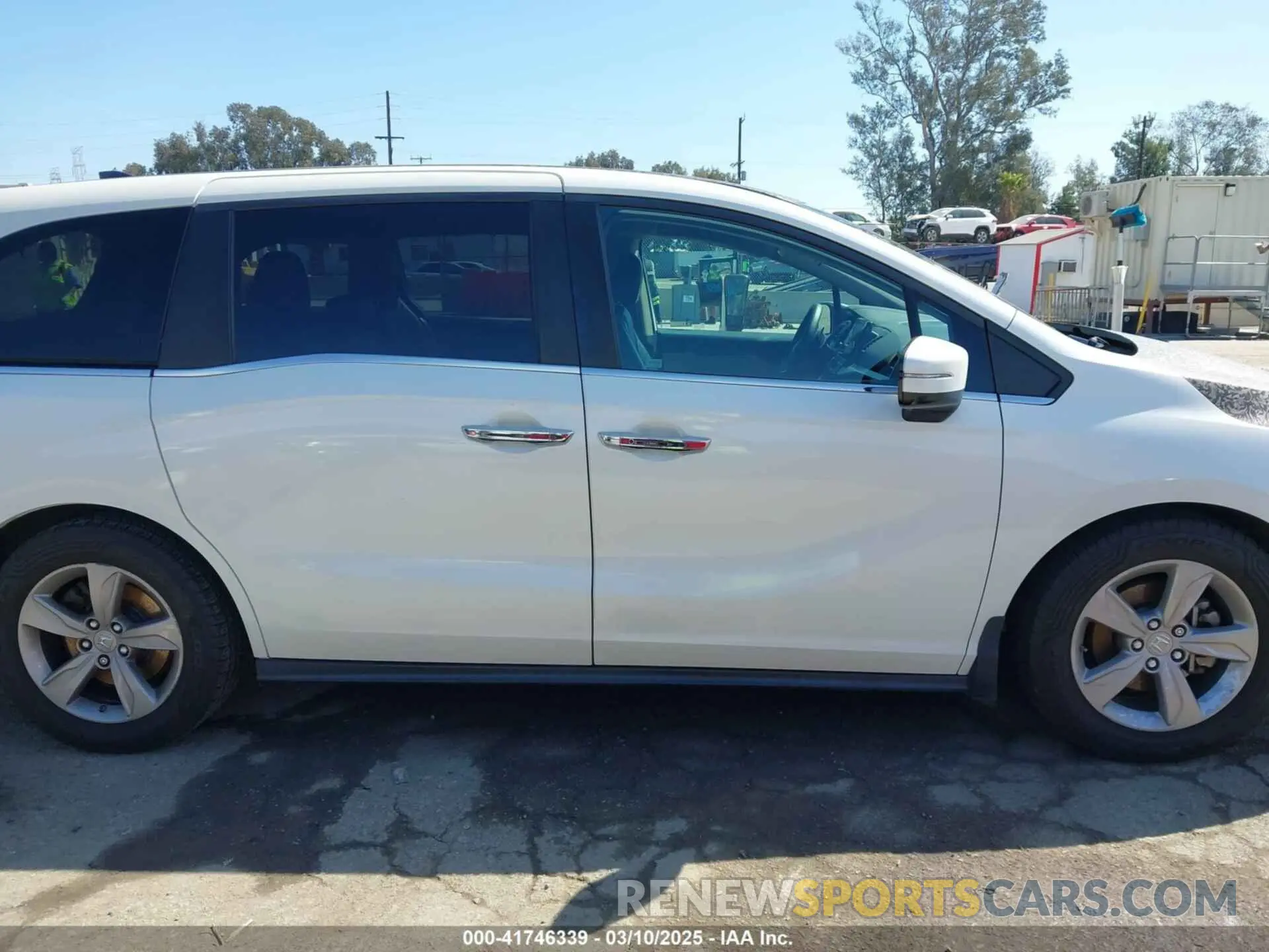 13 Photograph of a damaged car 5FNRL6H52KB087762 HONDA ODYSSEY 2019