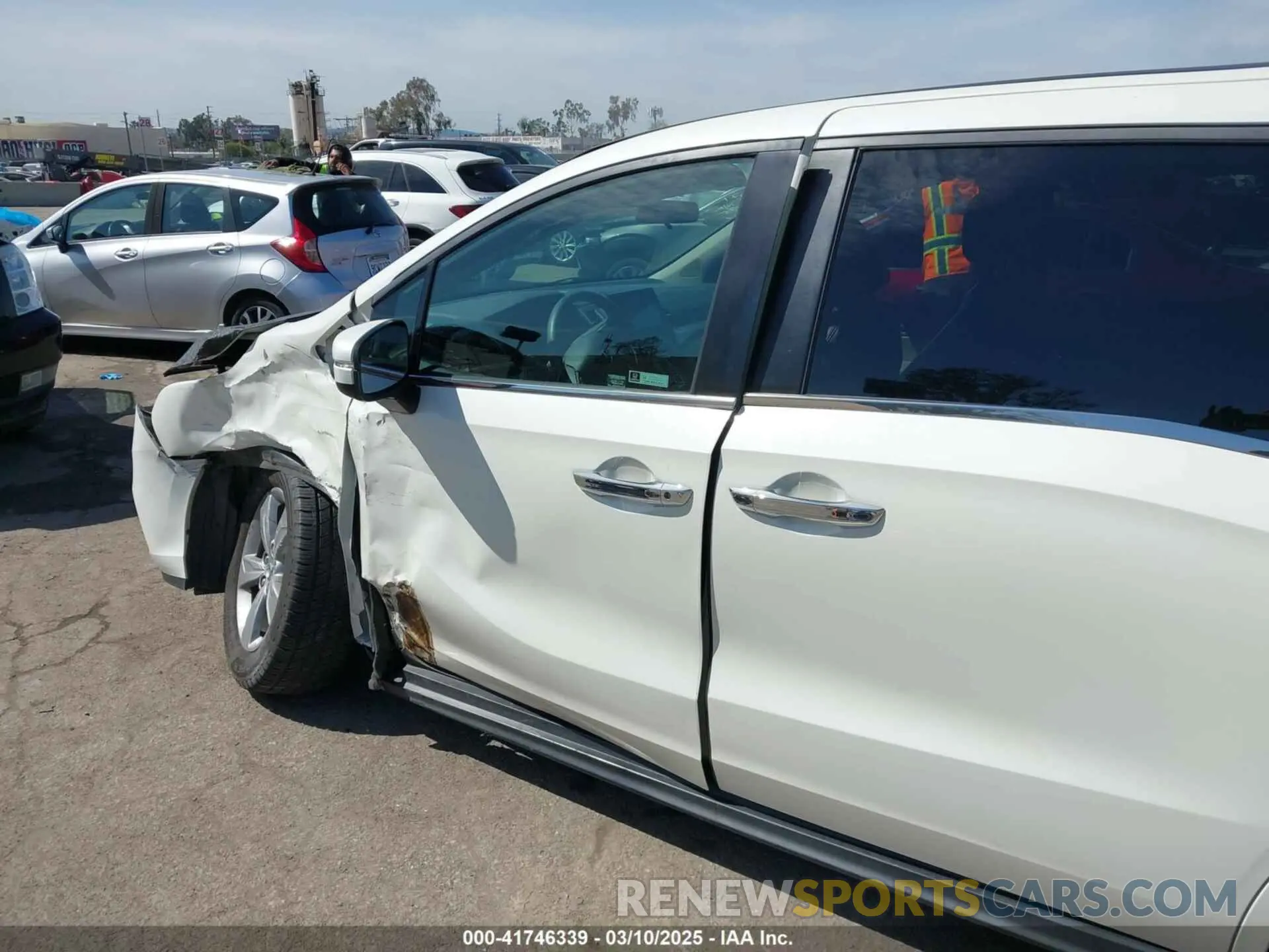 17 Photograph of a damaged car 5FNRL6H52KB087762 HONDA ODYSSEY 2019