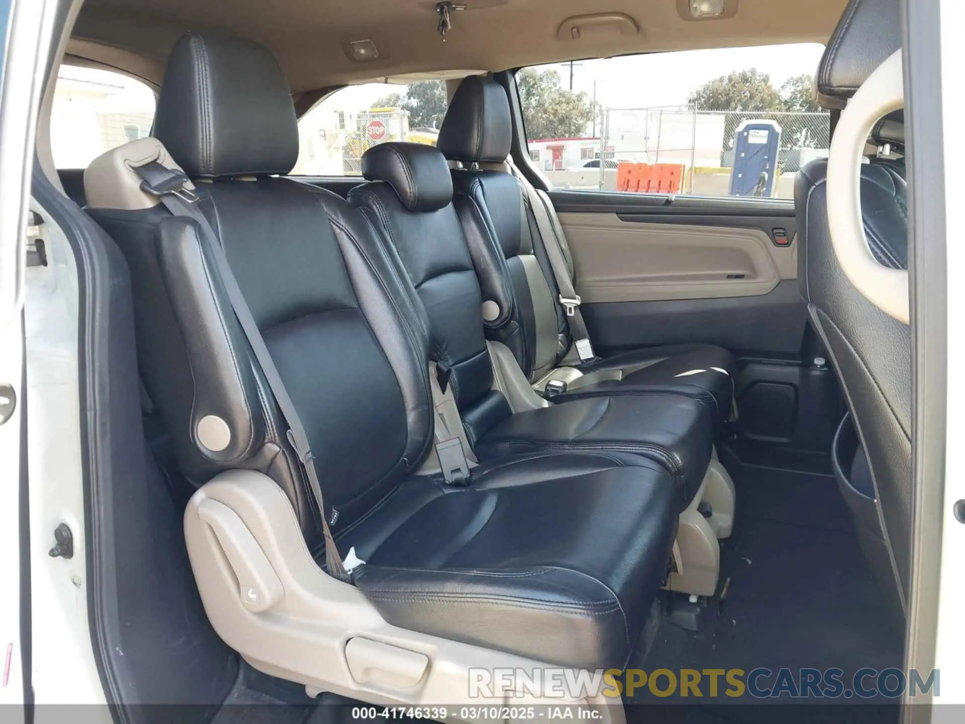 8 Photograph of a damaged car 5FNRL6H52KB087762 HONDA ODYSSEY 2019
