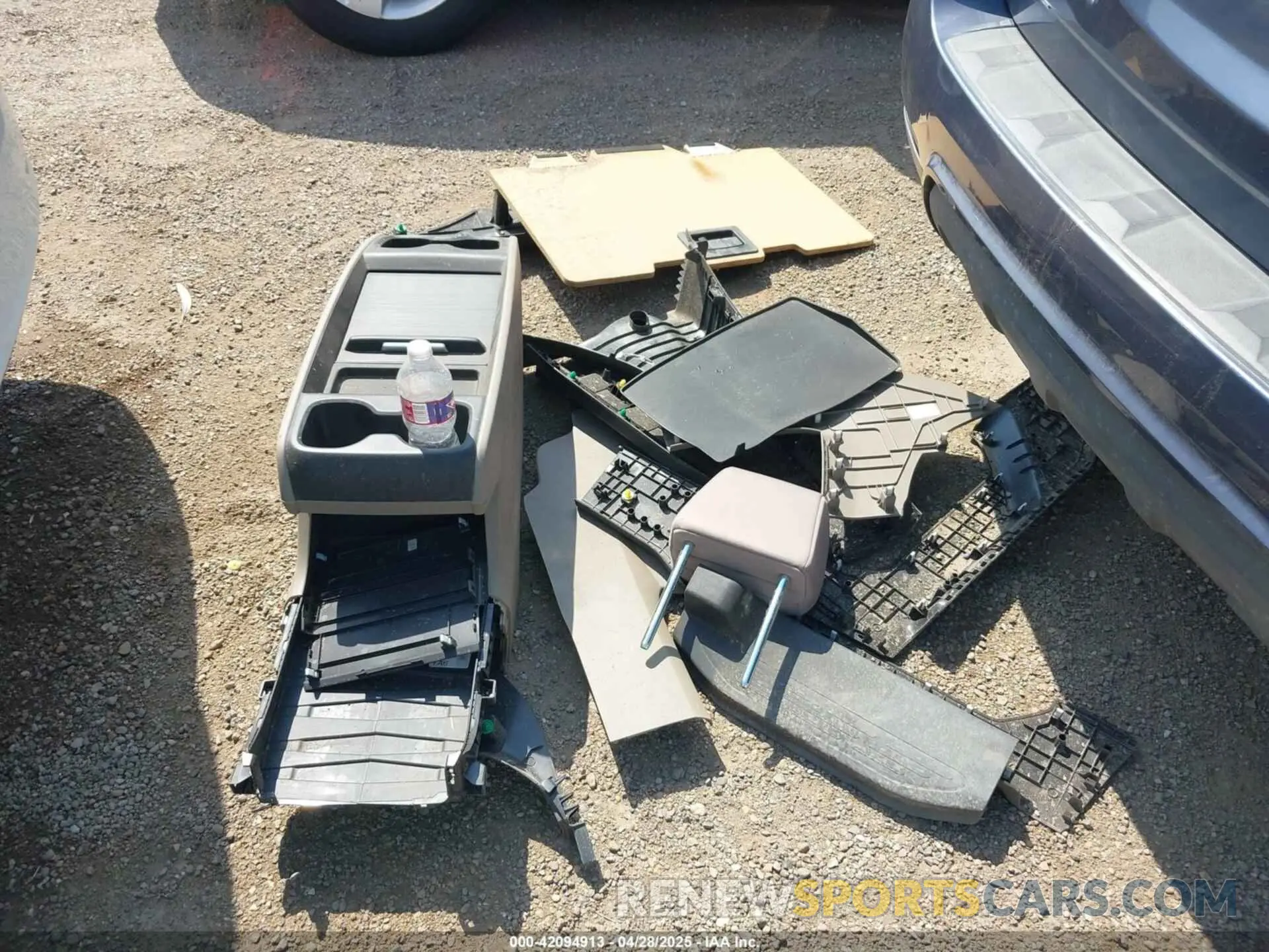 12 Photograph of a damaged car 5FNRL6H52KB121294 HONDA ODYSSEY 2019