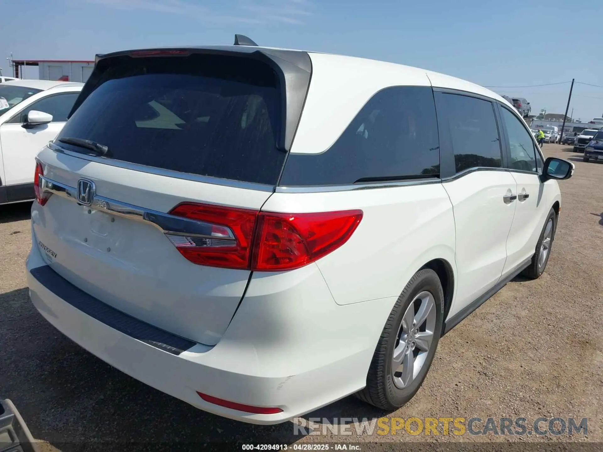 4 Photograph of a damaged car 5FNRL6H52KB121294 HONDA ODYSSEY 2019