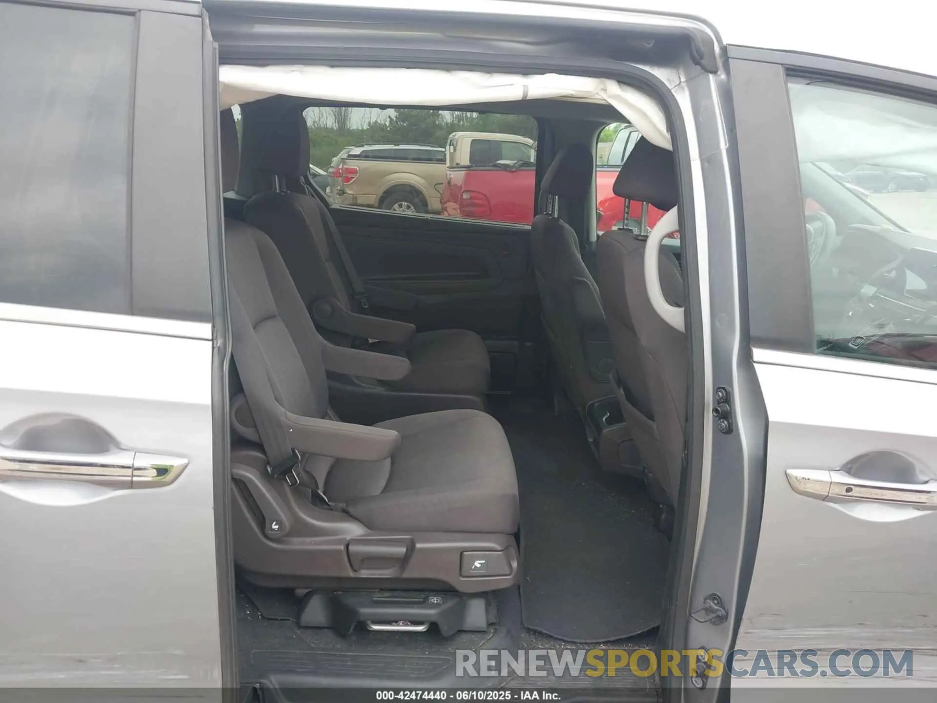 8 Photograph of a damaged car 5FNRL6H53KB129212 HONDA ODYSSEY 2019