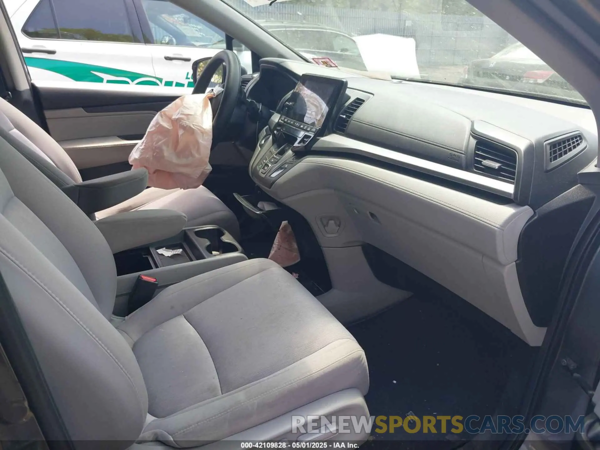 5 Photograph of a damaged car 5FNRL6H53KB137441 HONDA ODYSSEY 2019