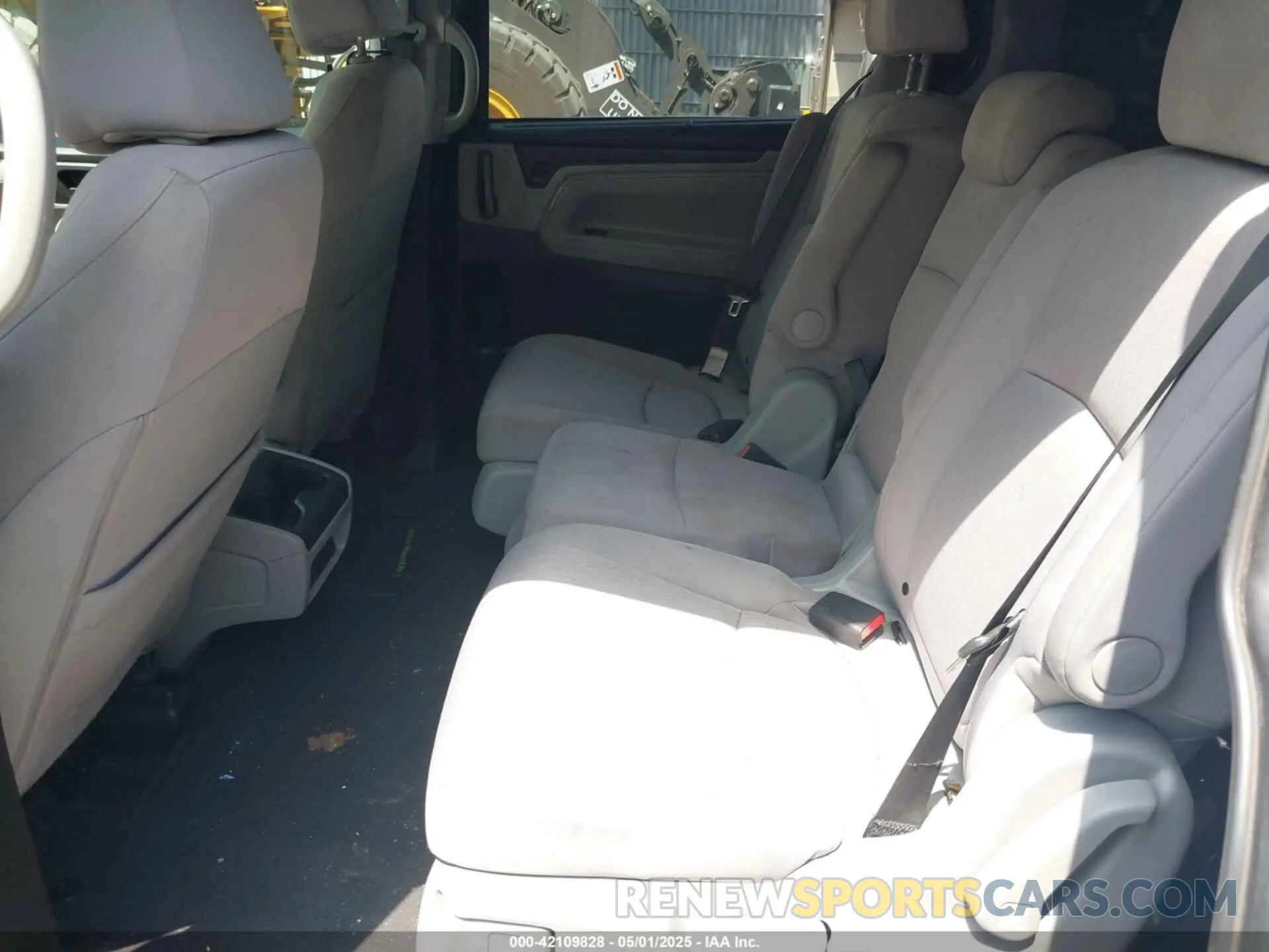 8 Photograph of a damaged car 5FNRL6H53KB137441 HONDA ODYSSEY 2019