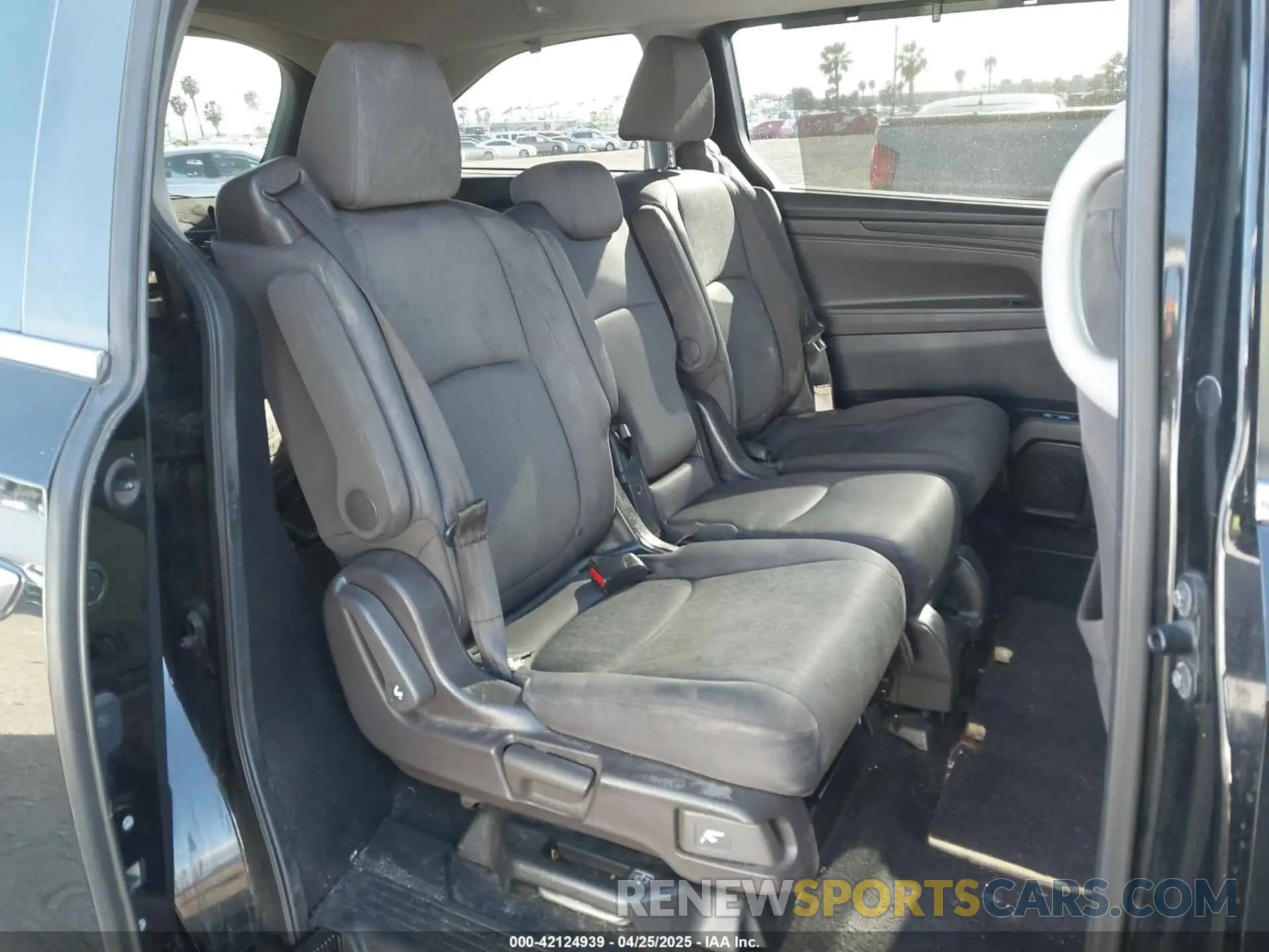 8 Photograph of a damaged car 5FNRL6H54KB036540 HONDA ODYSSEY 2019