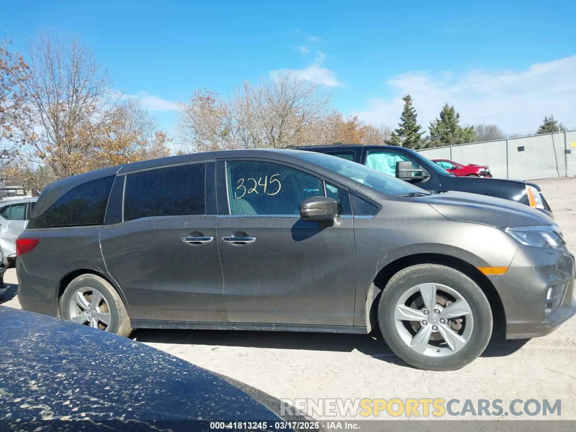 13 Photograph of a damaged car 5FNRL6H57KB023443 HONDA ODYSSEY 2019
