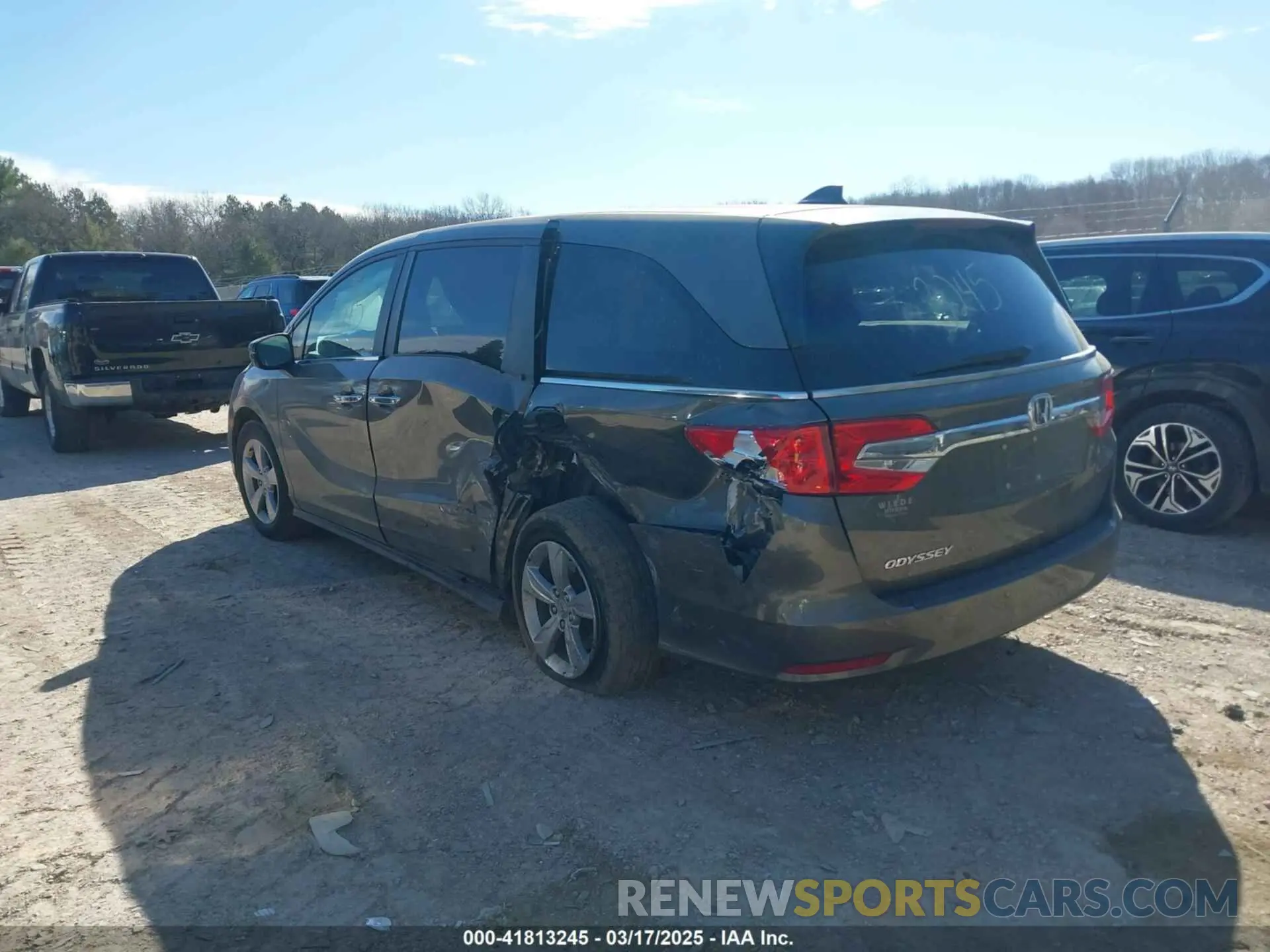 3 Photograph of a damaged car 5FNRL6H57KB023443 HONDA ODYSSEY 2019
