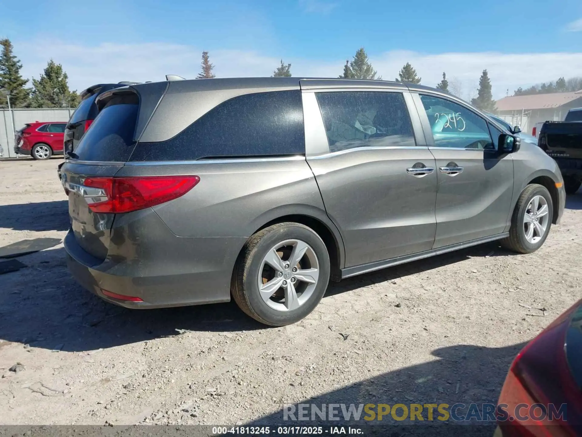 4 Photograph of a damaged car 5FNRL6H57KB023443 HONDA ODYSSEY 2019