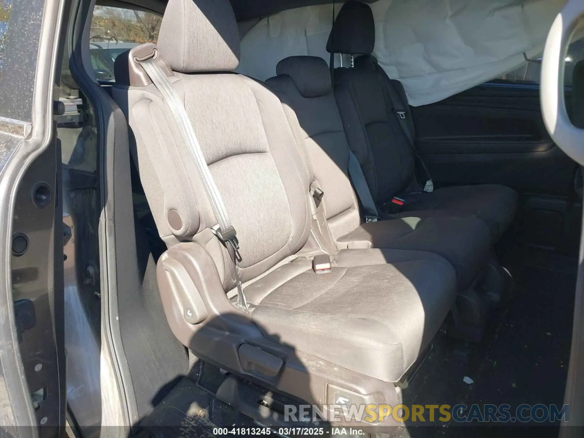 8 Photograph of a damaged car 5FNRL6H57KB023443 HONDA ODYSSEY 2019