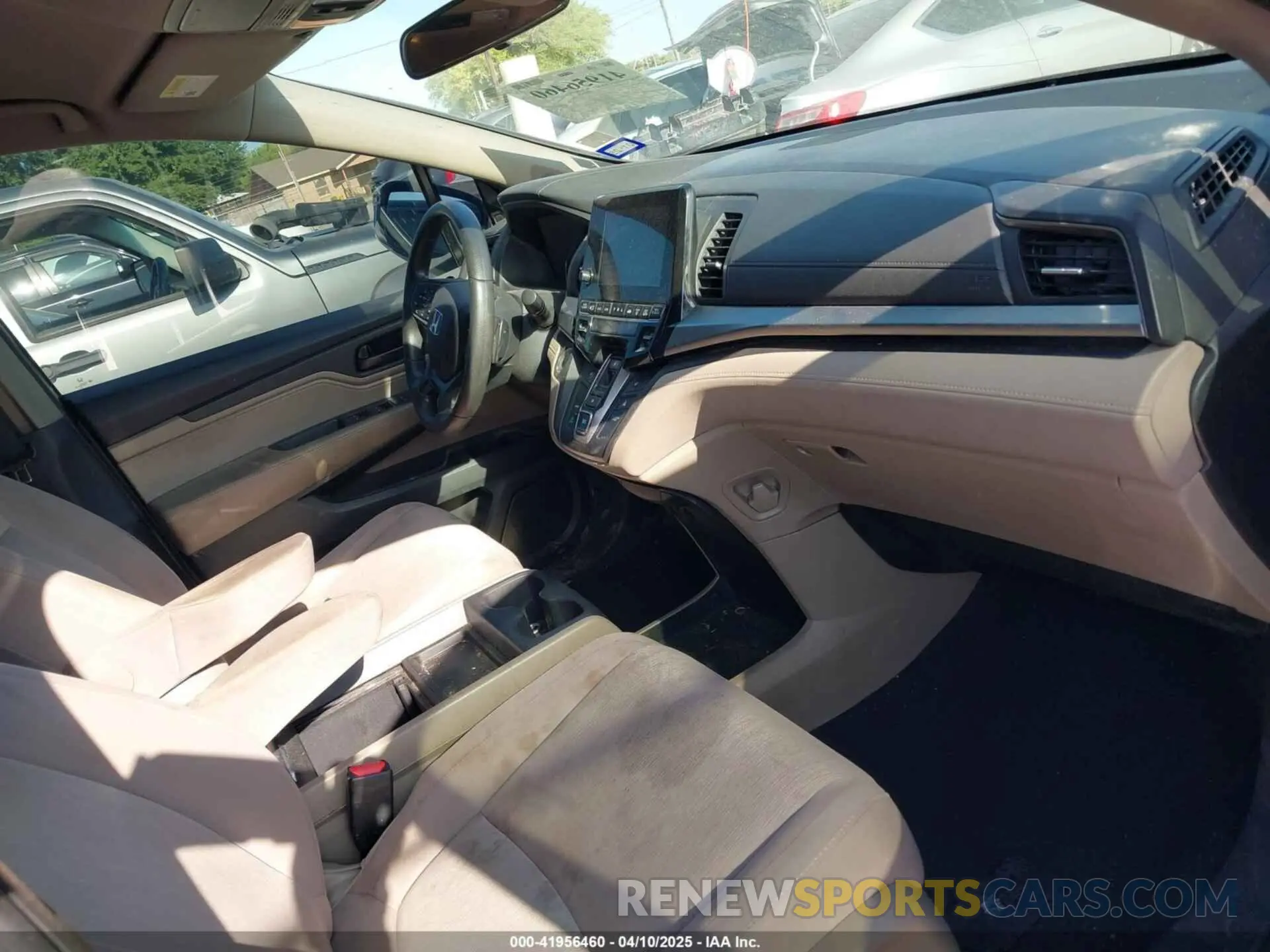 5 Photograph of a damaged car 5FNRL6H57KB133182 HONDA ODYSSEY 2019