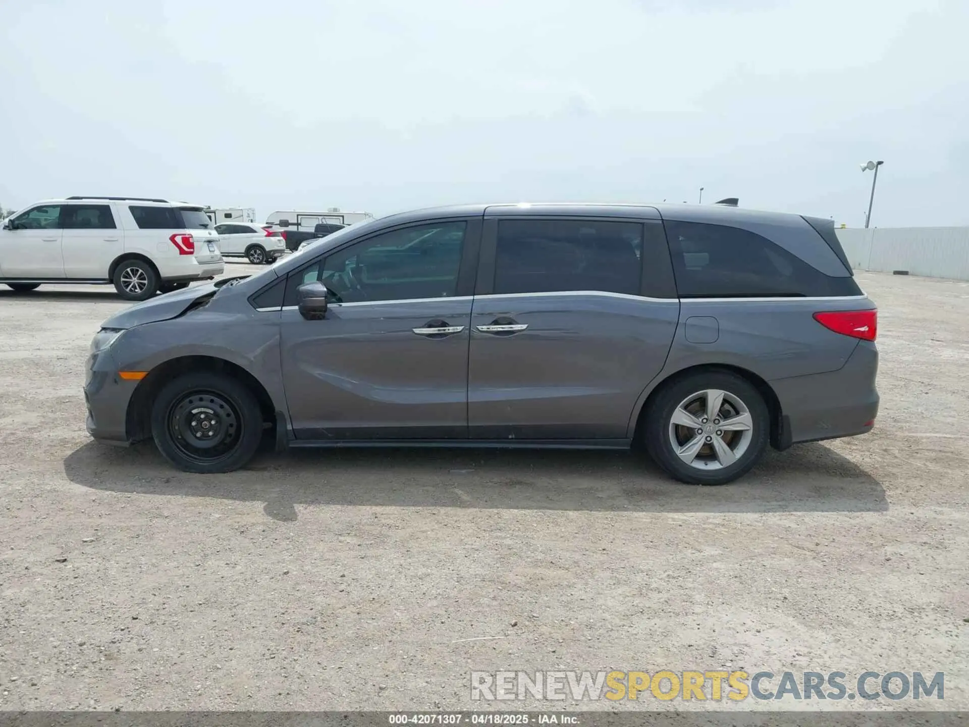 14 Photograph of a damaged car 5FNRL6H59KB101401 HONDA ODYSSEY 2019