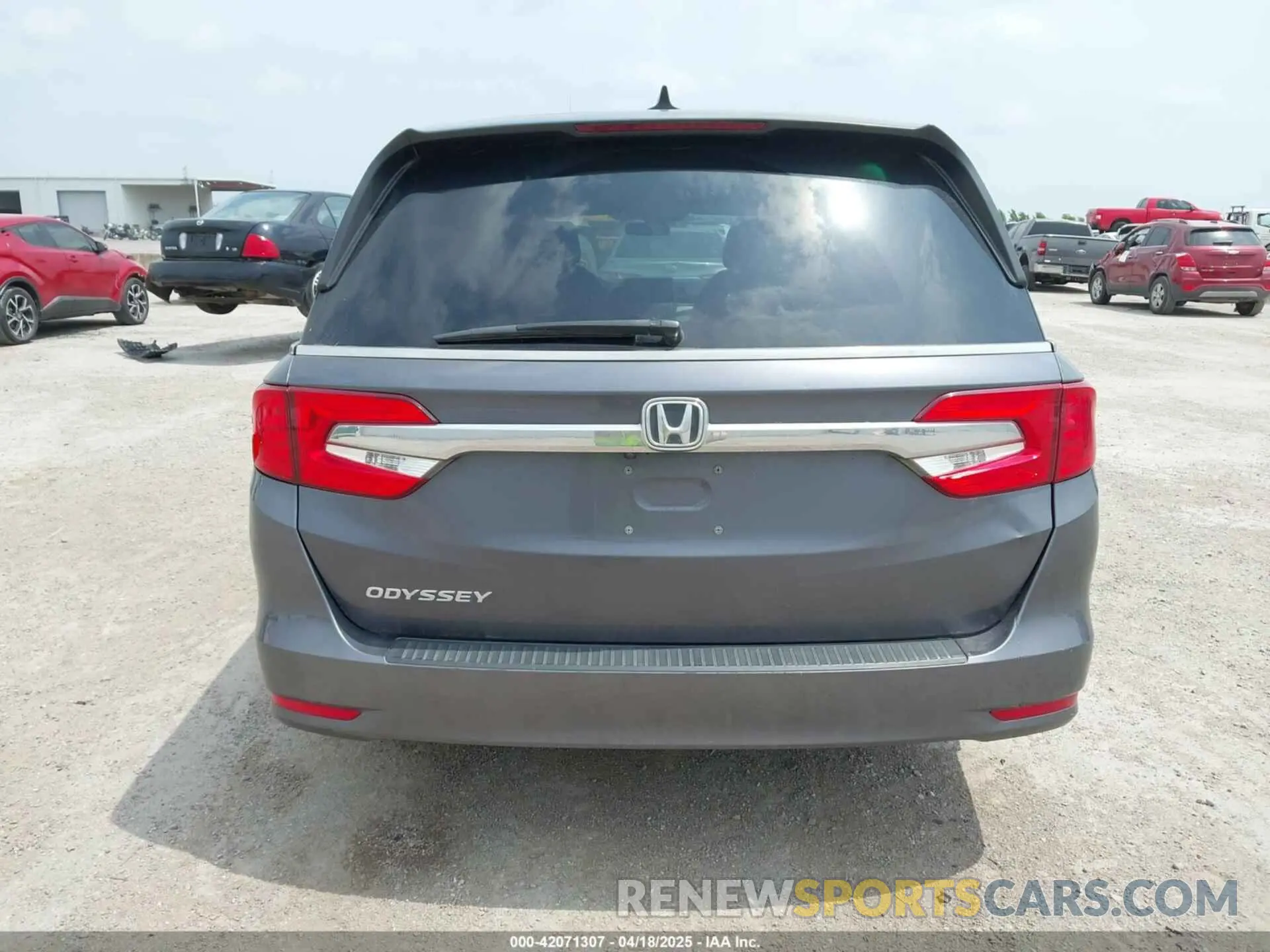 16 Photograph of a damaged car 5FNRL6H59KB101401 HONDA ODYSSEY 2019