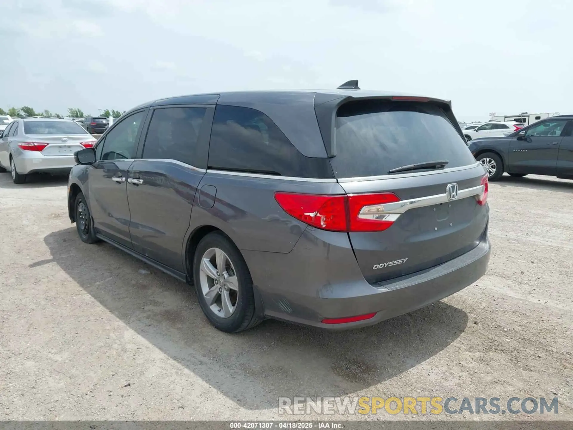 3 Photograph of a damaged car 5FNRL6H59KB101401 HONDA ODYSSEY 2019