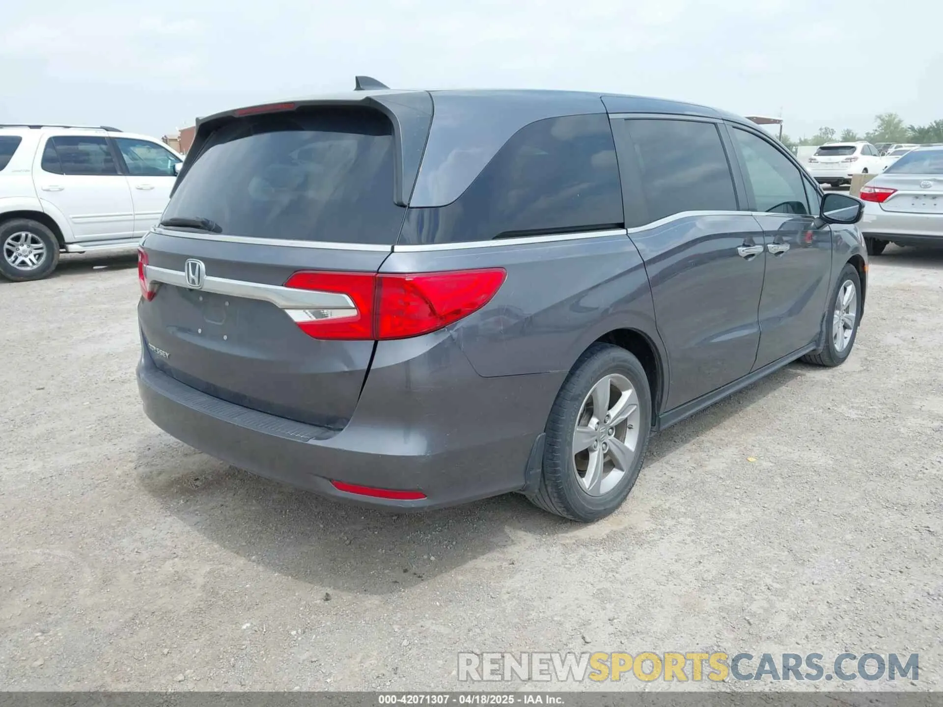 4 Photograph of a damaged car 5FNRL6H59KB101401 HONDA ODYSSEY 2019