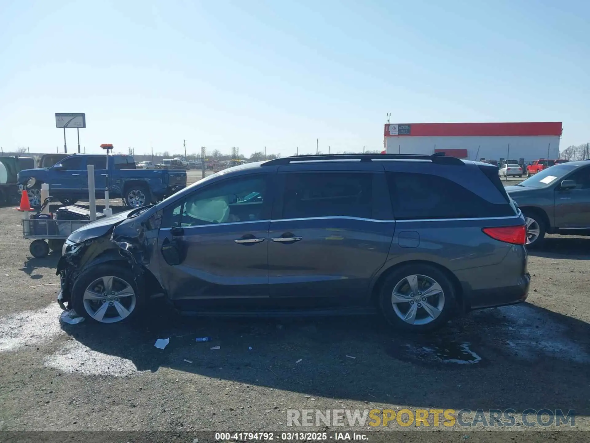 13 Photograph of a damaged car 5FNRL6H59KB131319 HONDA ODYSSEY 2019