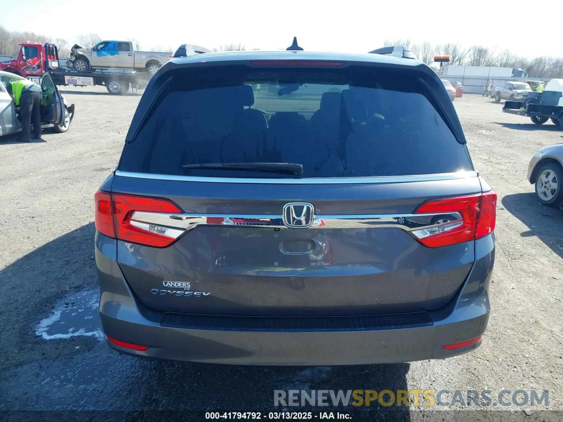 15 Photograph of a damaged car 5FNRL6H59KB131319 HONDA ODYSSEY 2019