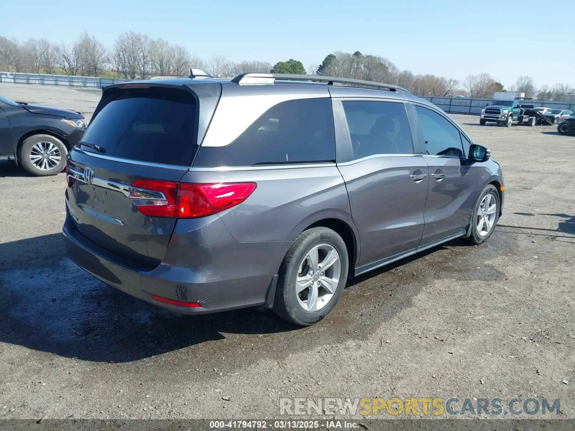 4 Photograph of a damaged car 5FNRL6H59KB131319 HONDA ODYSSEY 2019