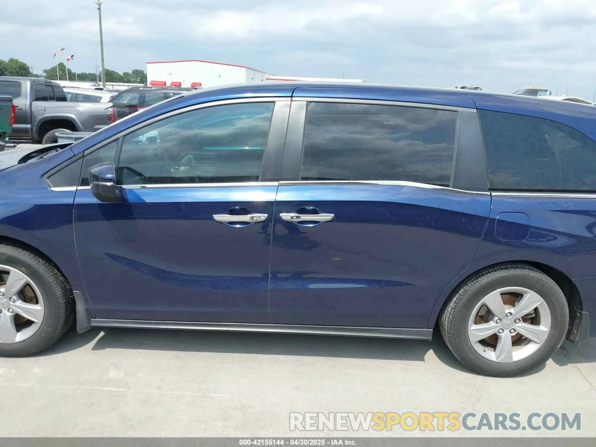 15 Photograph of a damaged car 5FNRL6H59KB135936 HONDA ODYSSEY 2019