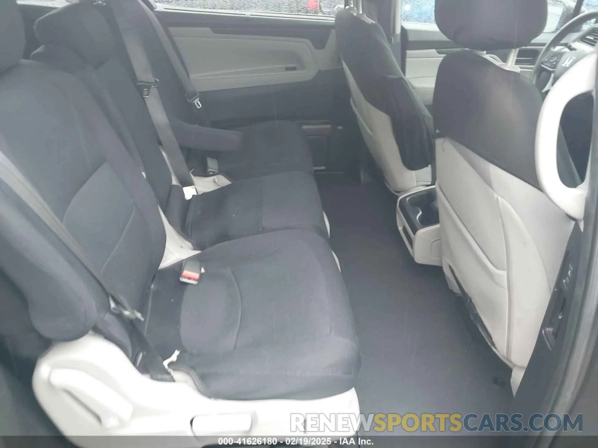 8 Photograph of a damaged car 5FNRL6H5XKB037336 HONDA ODYSSEY 2019