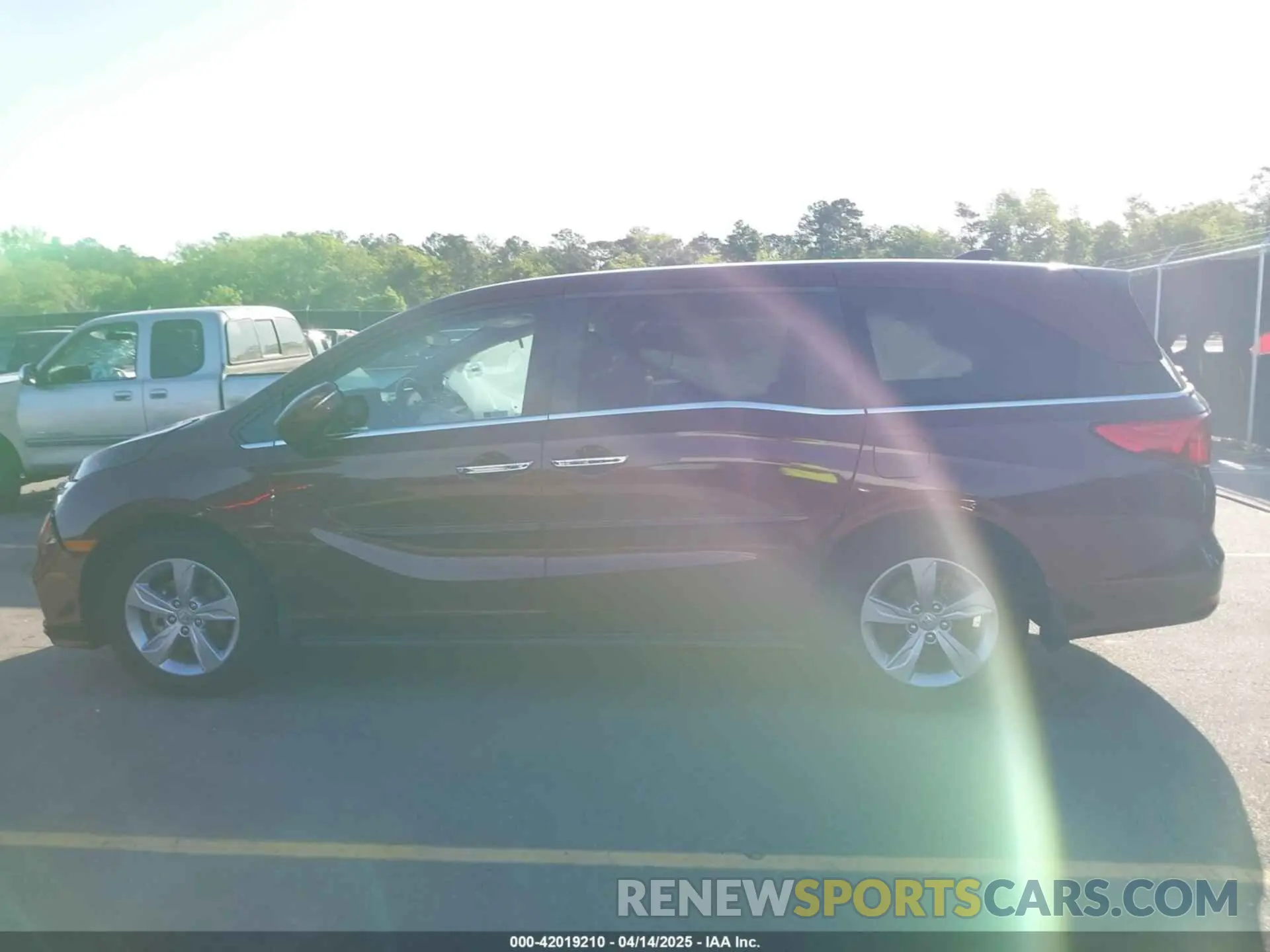 14 Photograph of a damaged car 5FNRL6H5XKB125738 HONDA ODYSSEY 2019