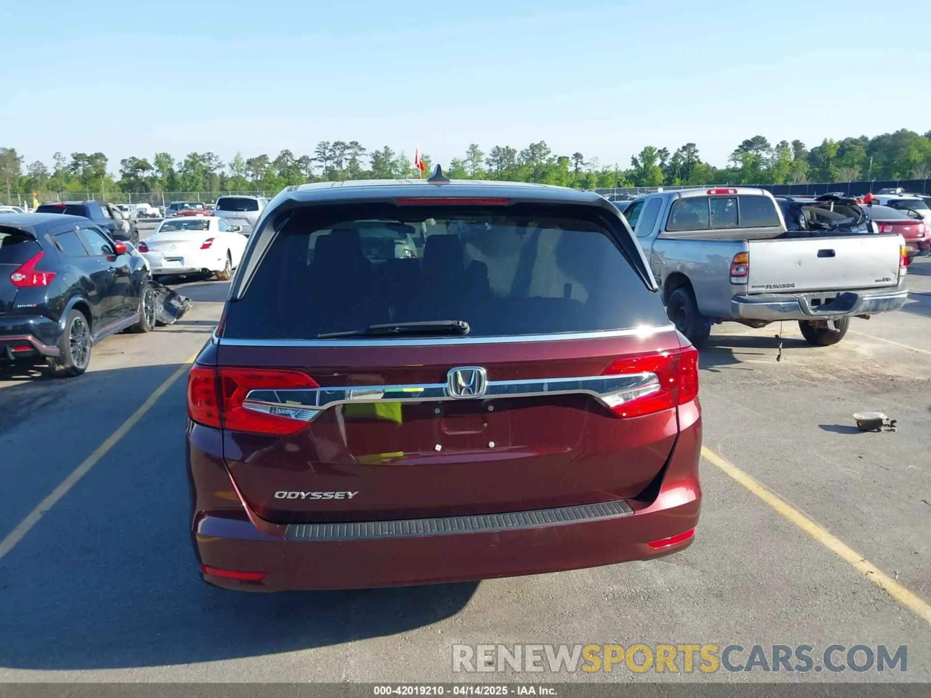 16 Photograph of a damaged car 5FNRL6H5XKB125738 HONDA ODYSSEY 2019