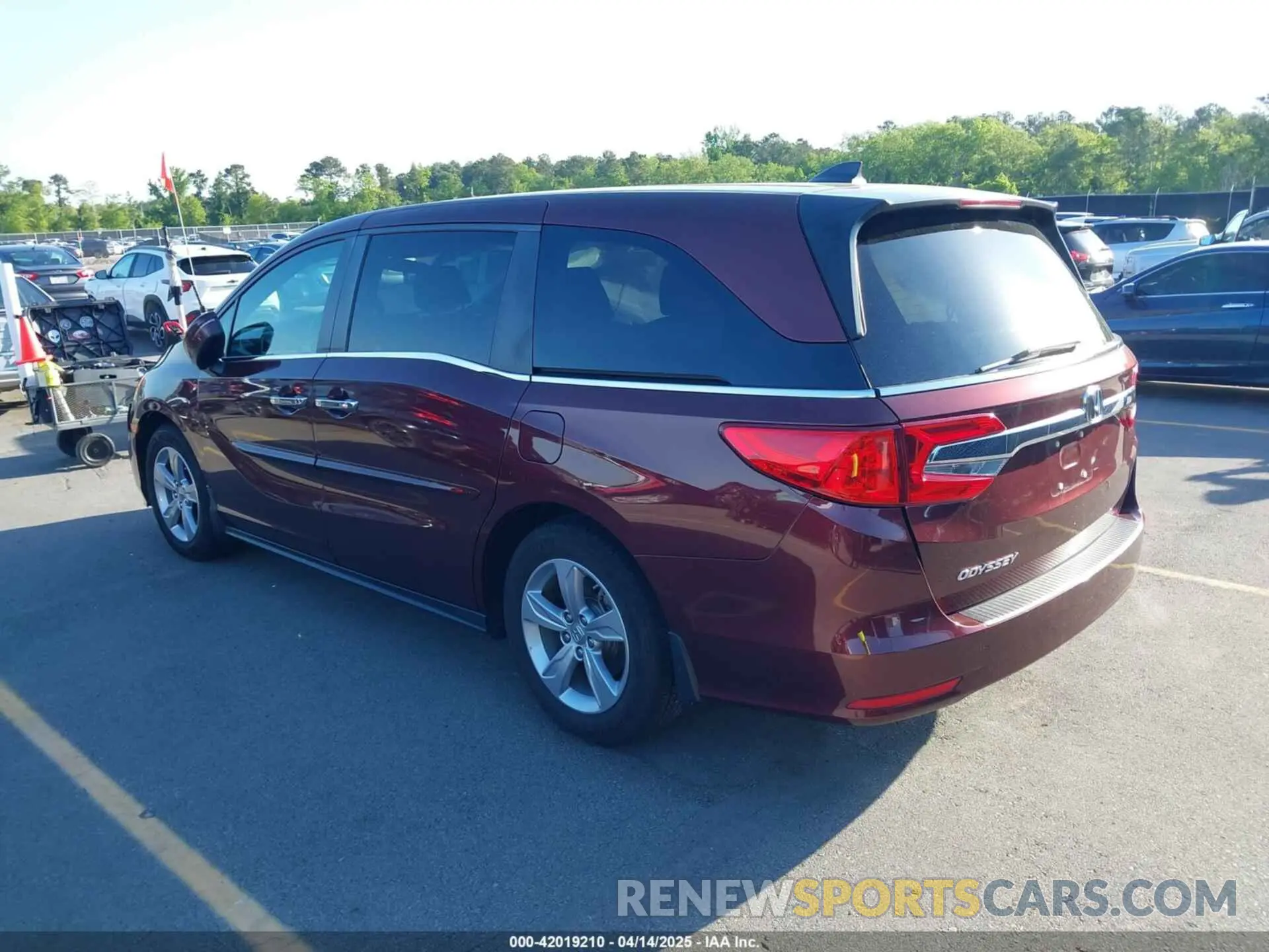 3 Photograph of a damaged car 5FNRL6H5XKB125738 HONDA ODYSSEY 2019