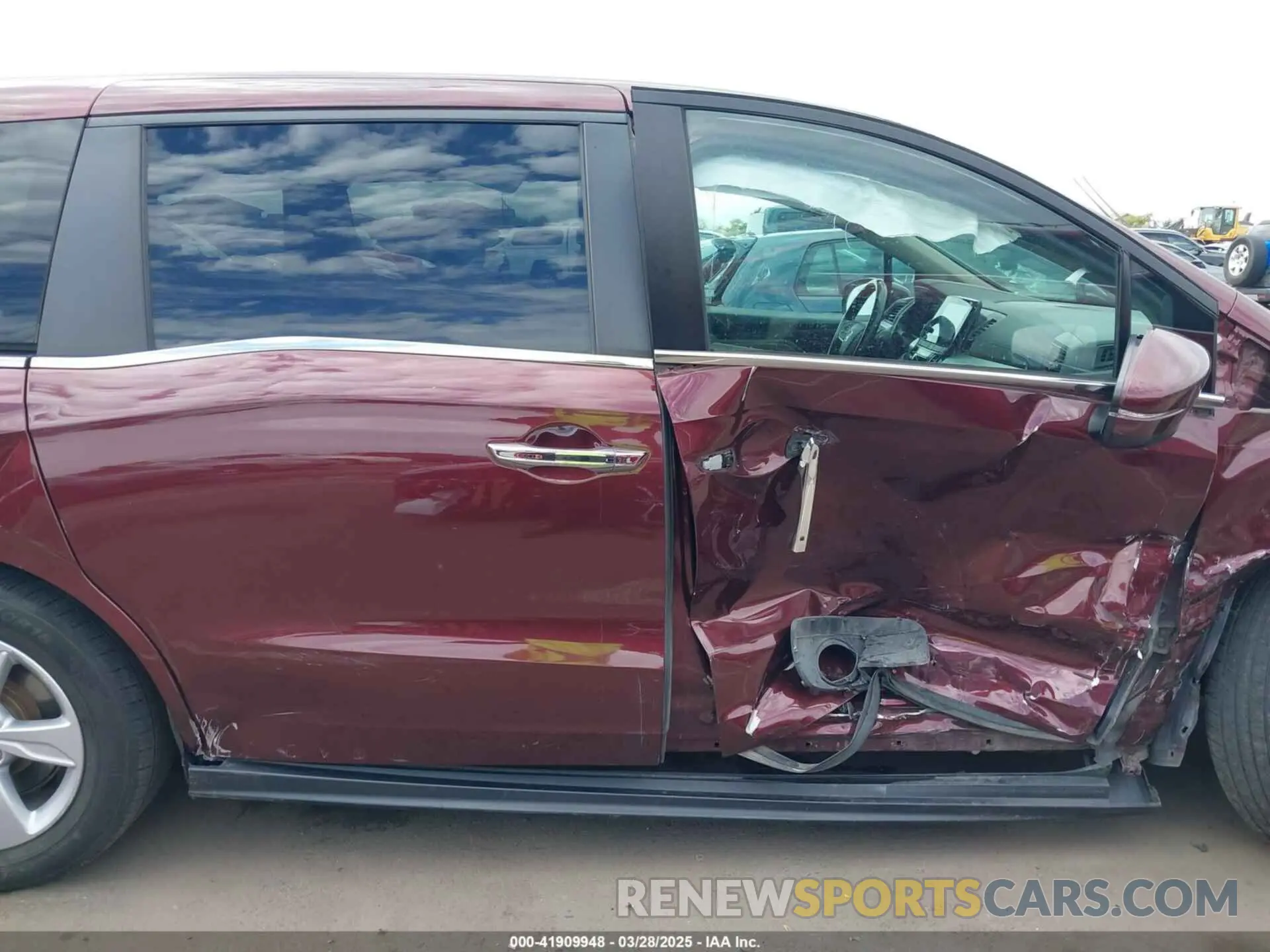 13 Photograph of a damaged car 5FNRL6H70KB090824 HONDA ODYSSEY 2019