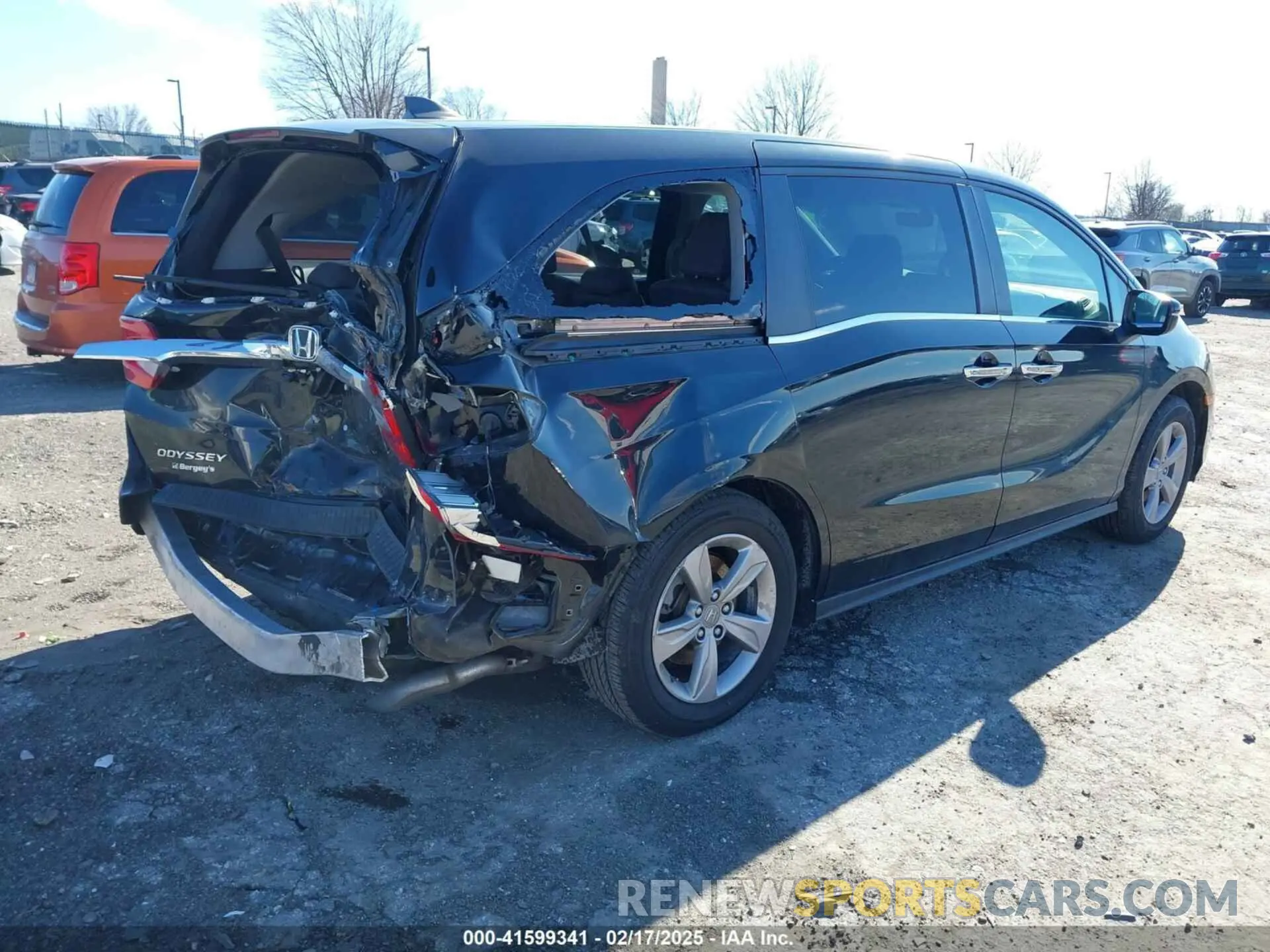 4 Photograph of a damaged car 5FNRL6H70KB124678 HONDA ODYSSEY 2019