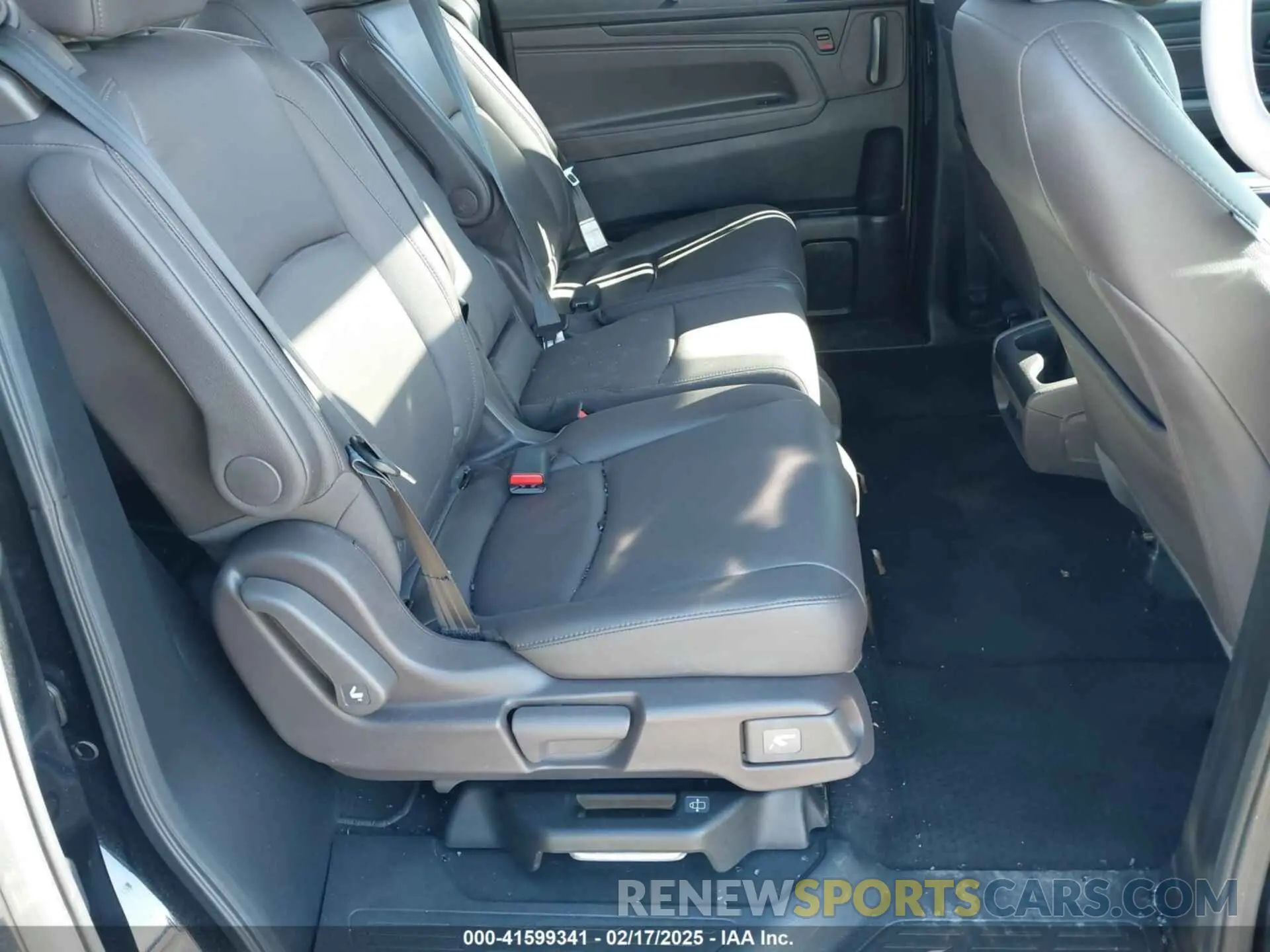 8 Photograph of a damaged car 5FNRL6H70KB124678 HONDA ODYSSEY 2019