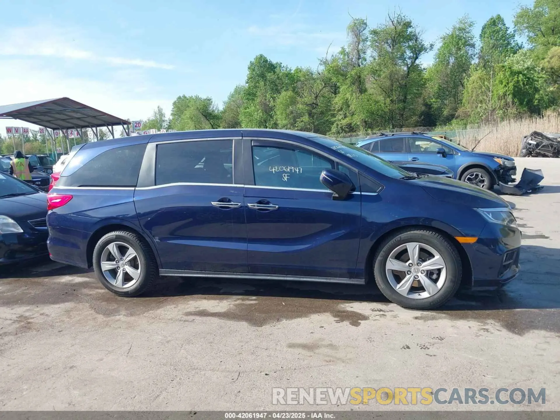 13 Photograph of a damaged car 5FNRL6H71KB004694 HONDA ODYSSEY 2019