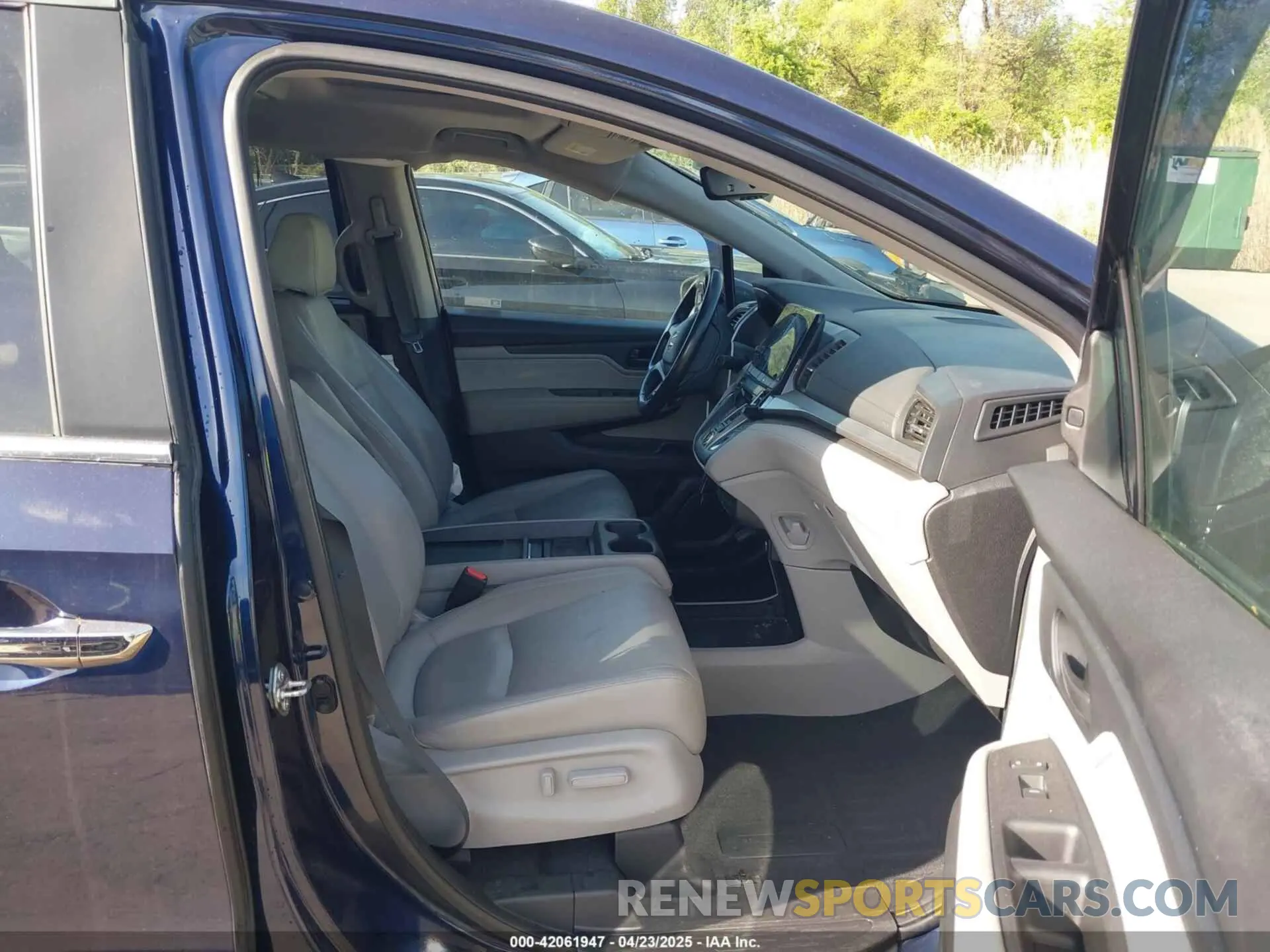 5 Photograph of a damaged car 5FNRL6H71KB004694 HONDA ODYSSEY 2019