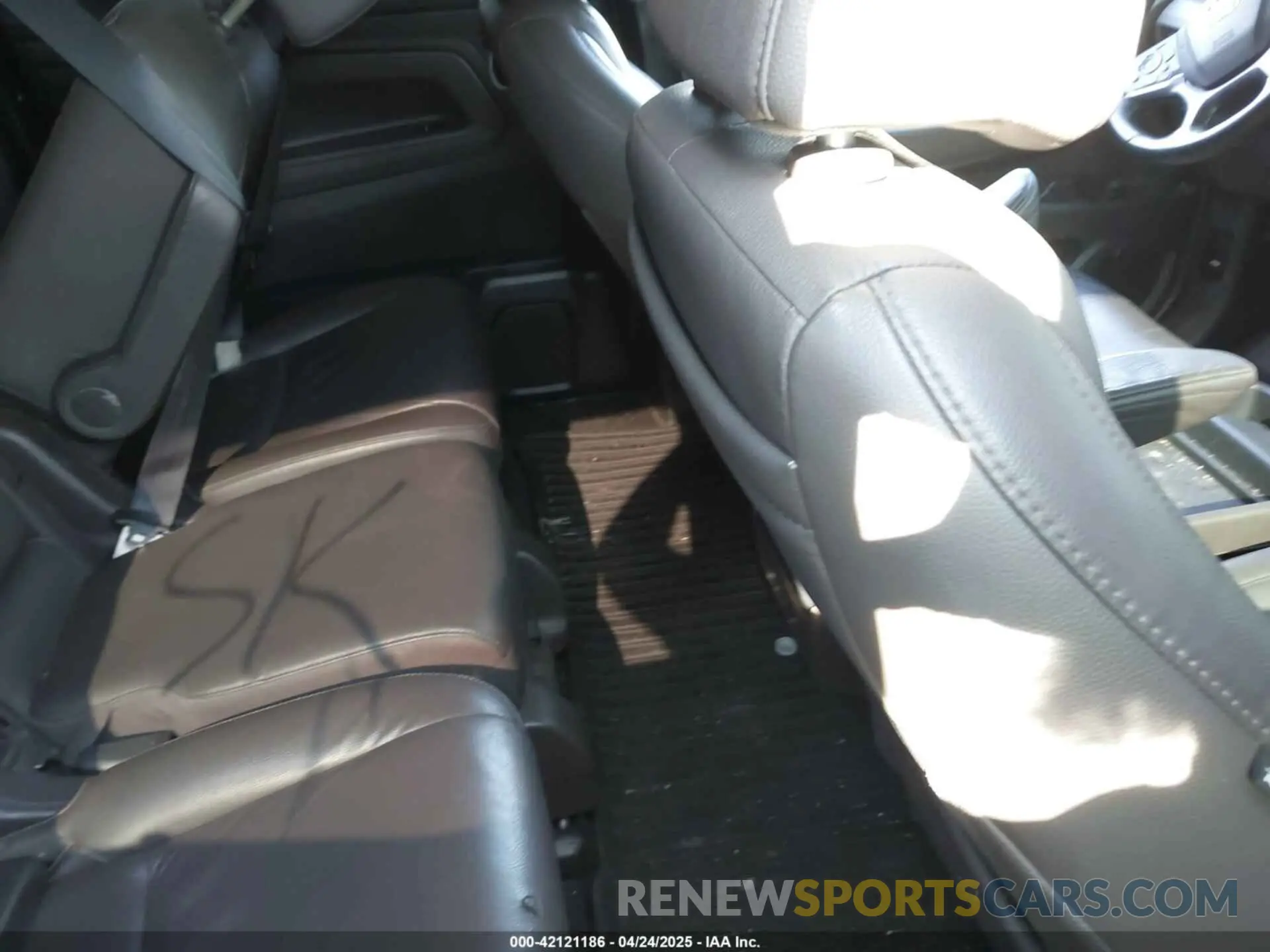 8 Photograph of a damaged car 5FNRL6H71KB035959 HONDA ODYSSEY 2019