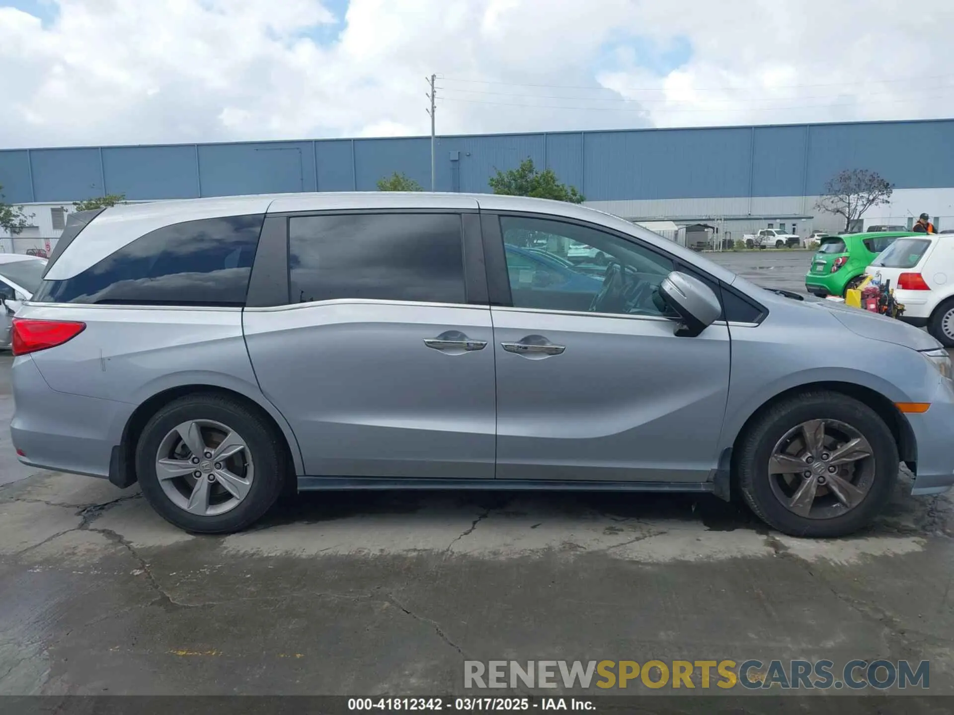 13 Photograph of a damaged car 5FNRL6H71KB043172 HONDA ODYSSEY 2019