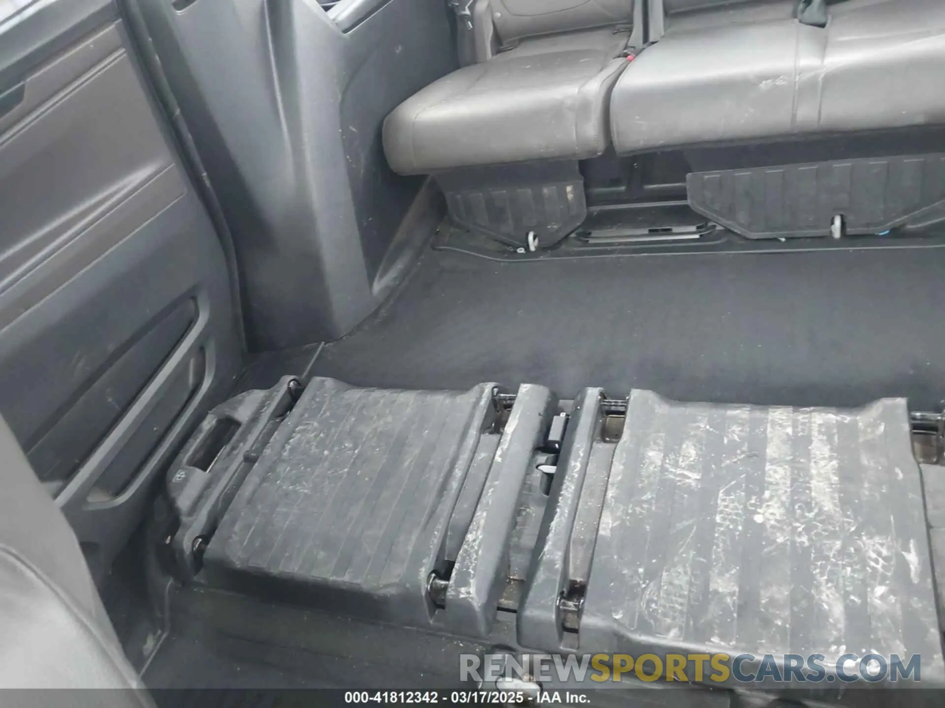 17 Photograph of a damaged car 5FNRL6H71KB043172 HONDA ODYSSEY 2019