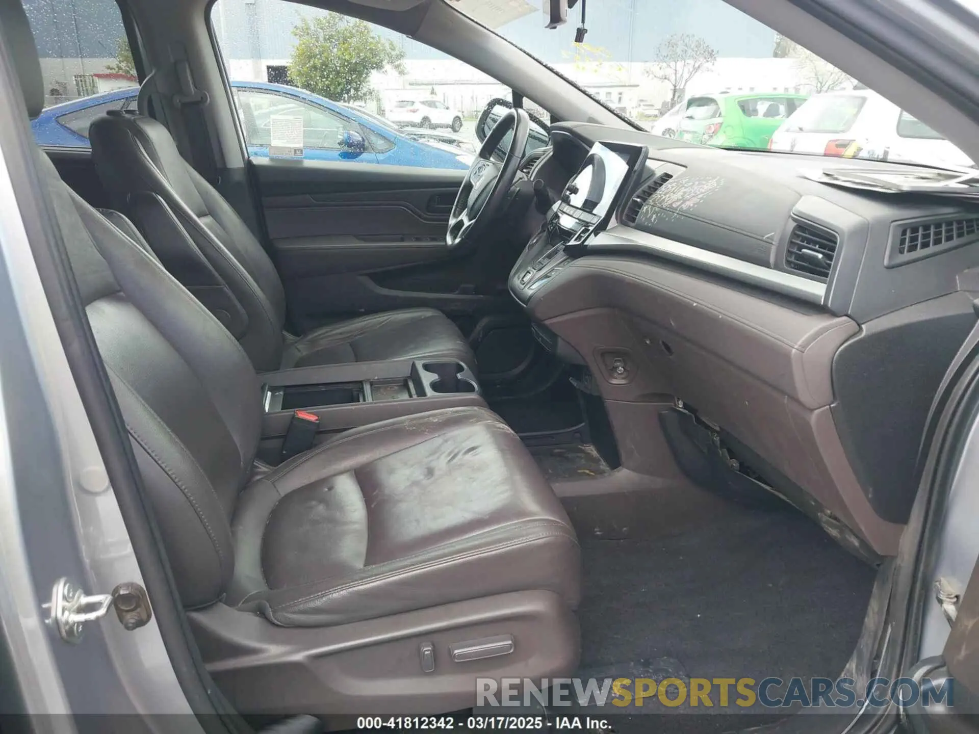 5 Photograph of a damaged car 5FNRL6H71KB043172 HONDA ODYSSEY 2019