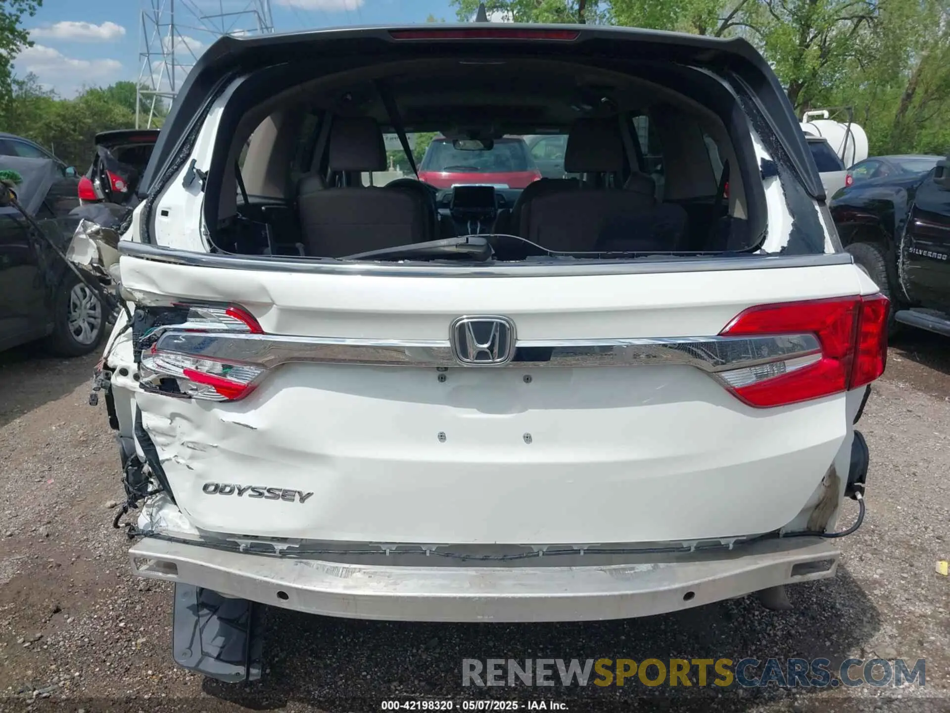 17 Photograph of a damaged car 5FNRL6H71KB081808 HONDA ODYSSEY 2019