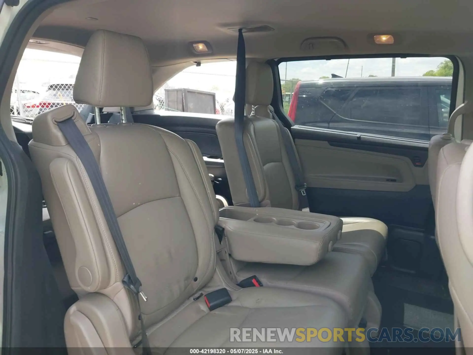 8 Photograph of a damaged car 5FNRL6H71KB081808 HONDA ODYSSEY 2019