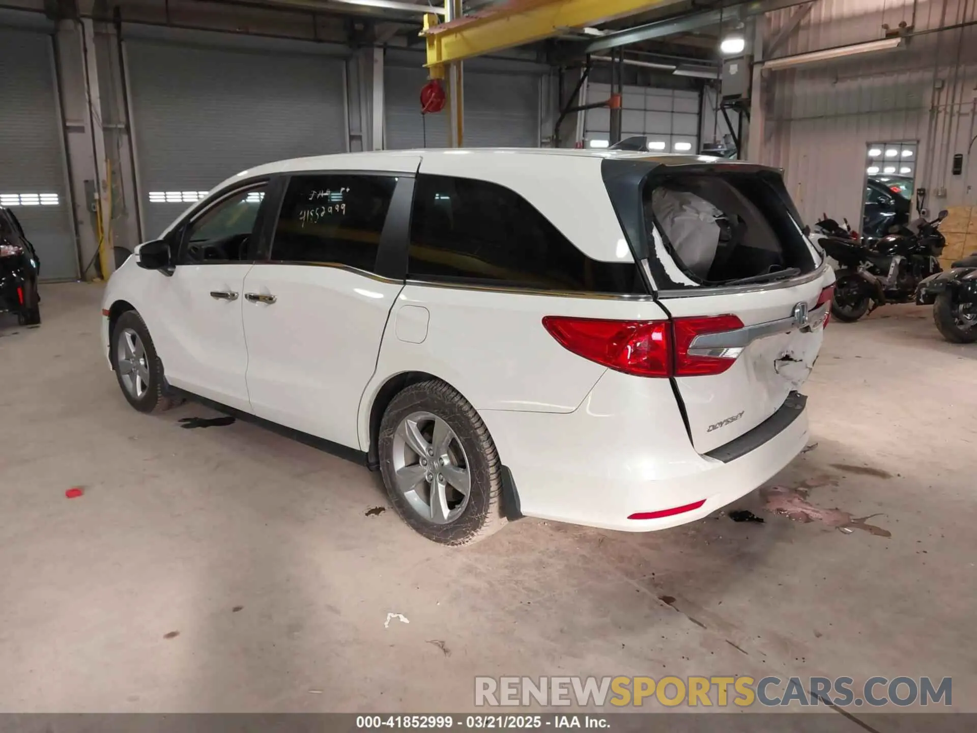 3 Photograph of a damaged car 5FNRL6H71KB095367 HONDA ODYSSEY 2019