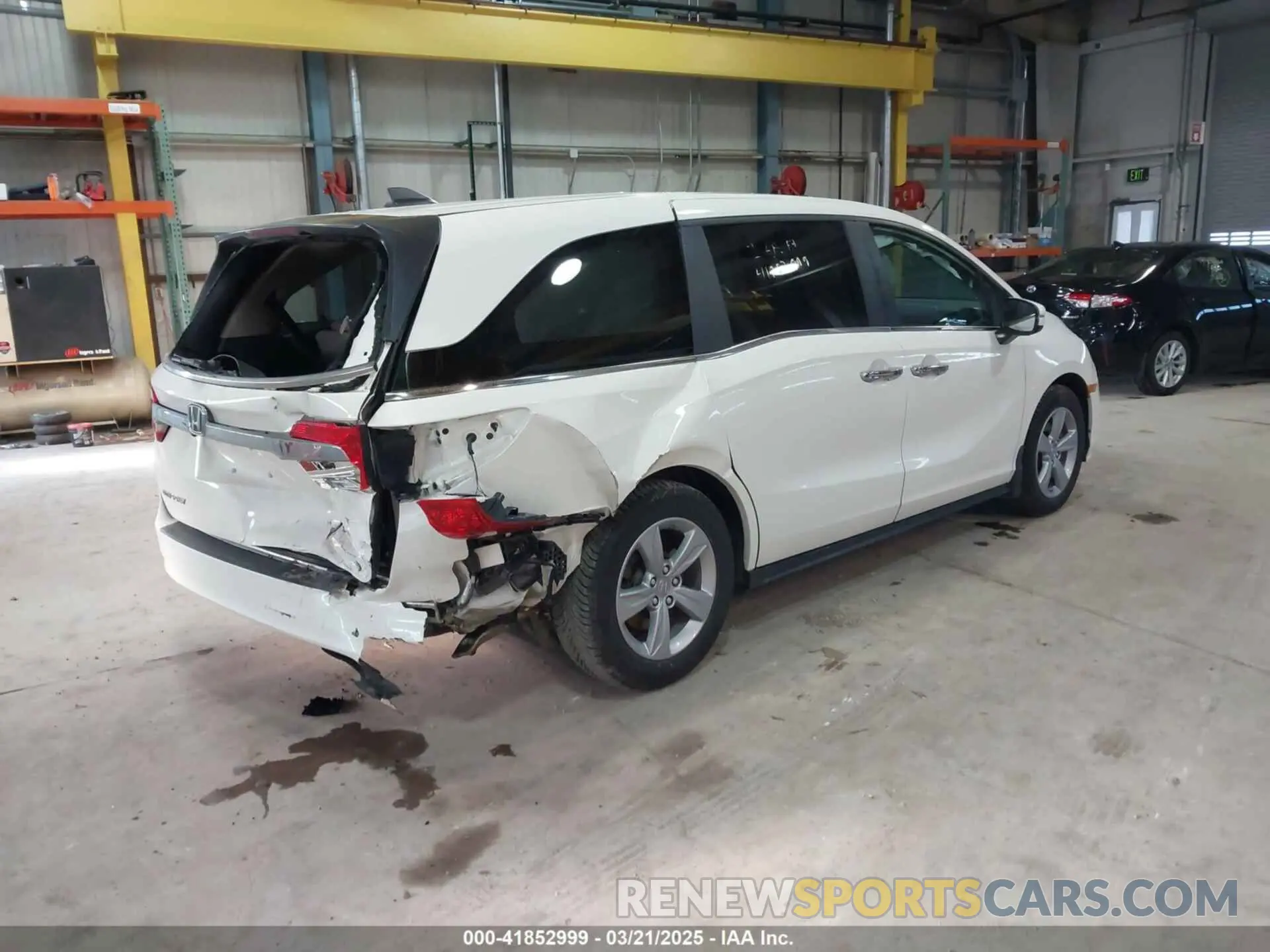 4 Photograph of a damaged car 5FNRL6H71KB095367 HONDA ODYSSEY 2019