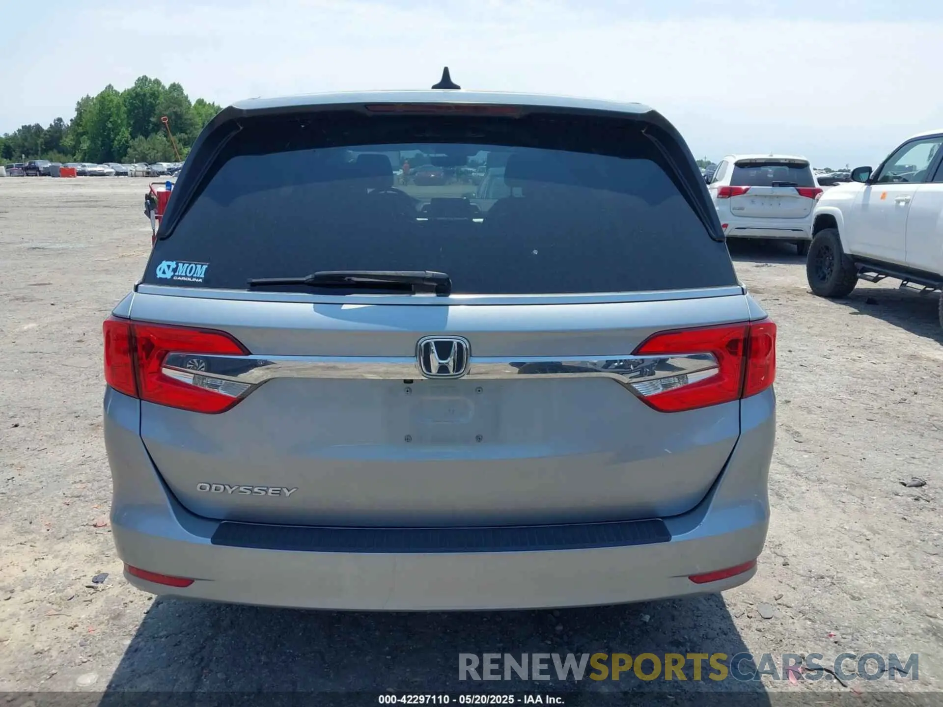 17 Photograph of a damaged car 5FNRL6H72KB083499 HONDA ODYSSEY 2019