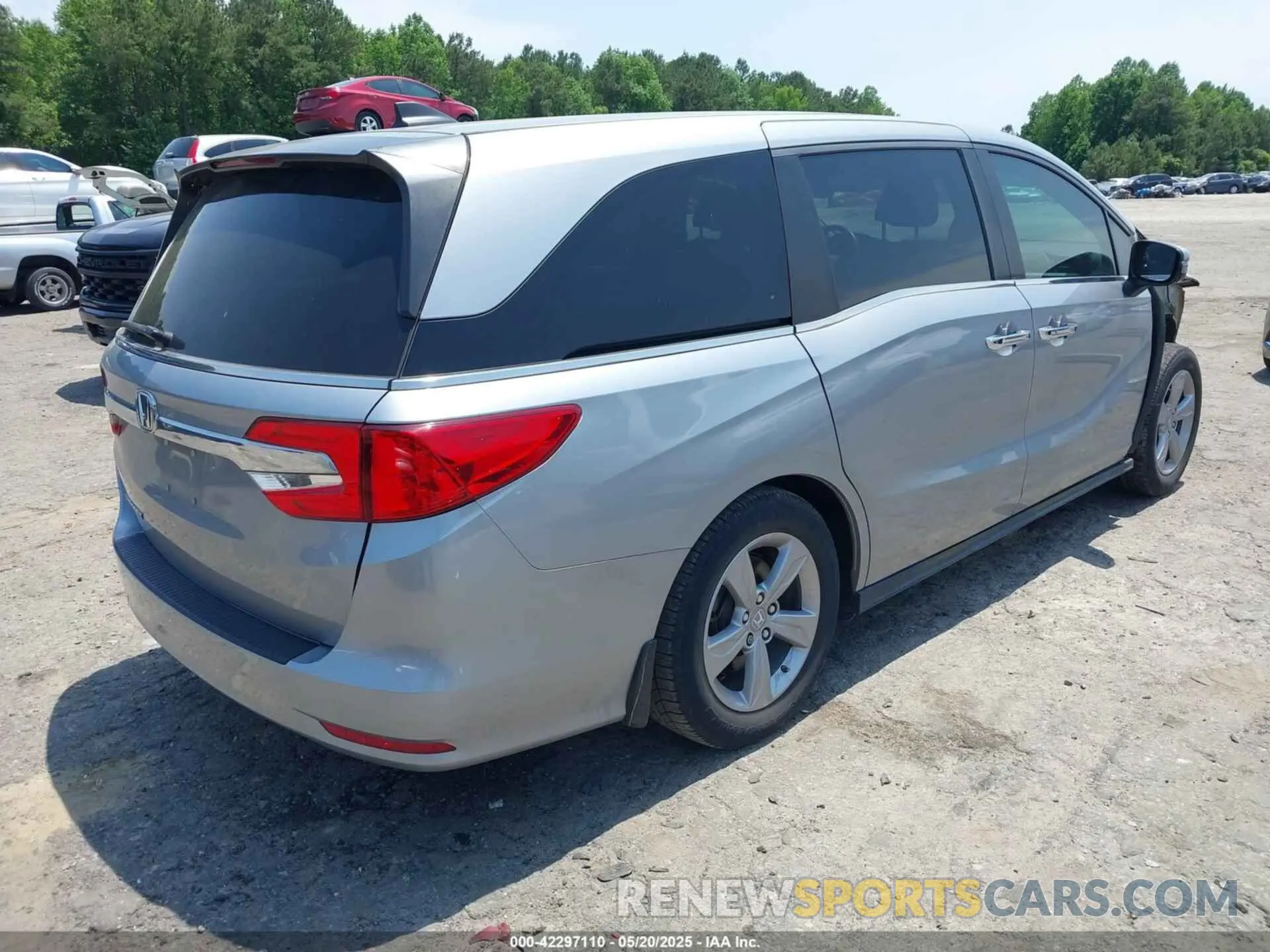 4 Photograph of a damaged car 5FNRL6H72KB083499 HONDA ODYSSEY 2019