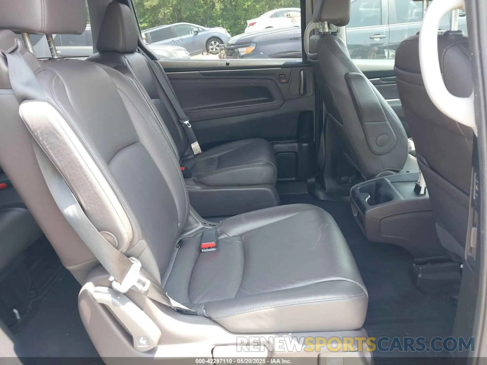 8 Photograph of a damaged car 5FNRL6H72KB083499 HONDA ODYSSEY 2019