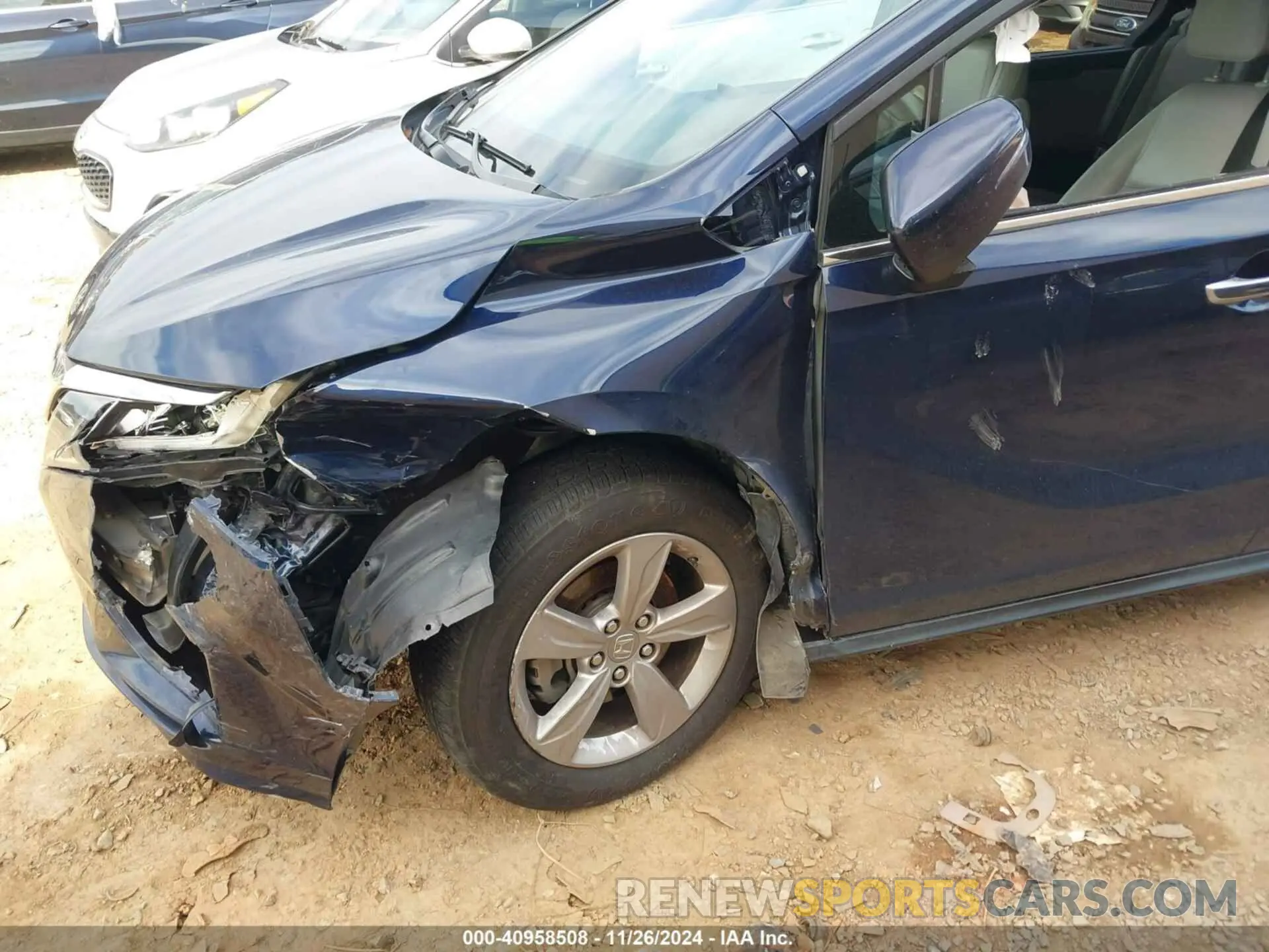 18 Photograph of a damaged car 5FNRL6H72KB090503 HONDA ODYSSEY 2019