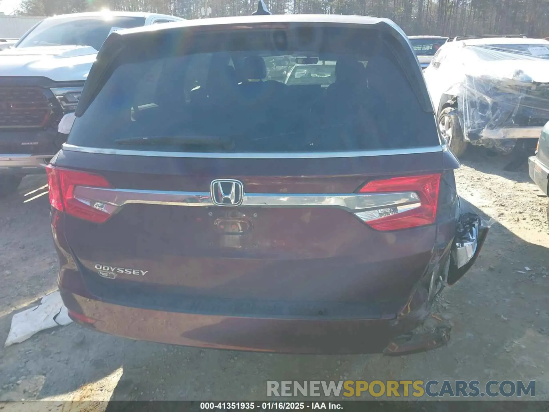 16 Photograph of a damaged car 5FNRL6H72KB125282 HONDA ODYSSEY 2019